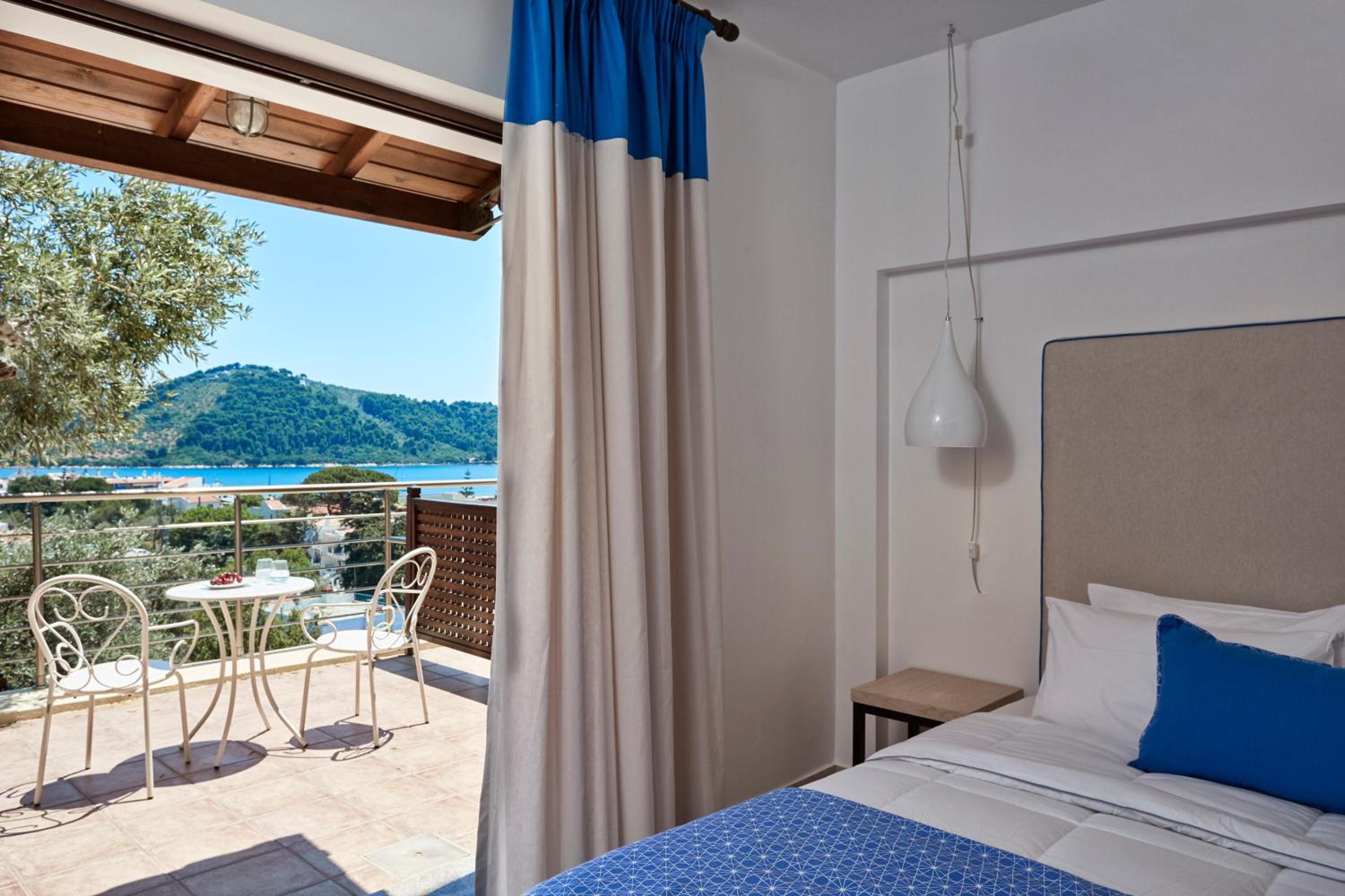 2 Bedroom Sea View Living photo 1