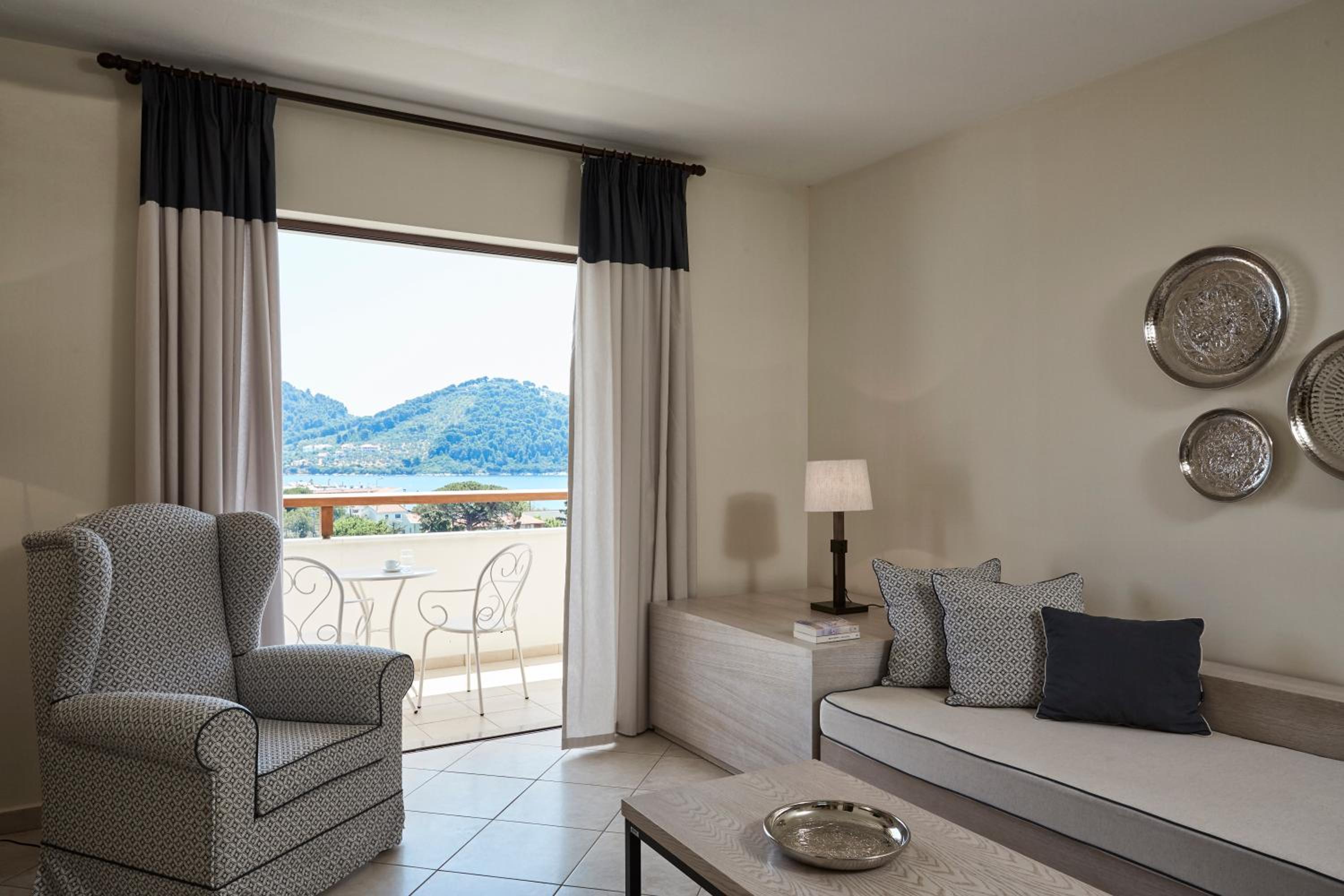 Deluxe Suite Sea View photo 1