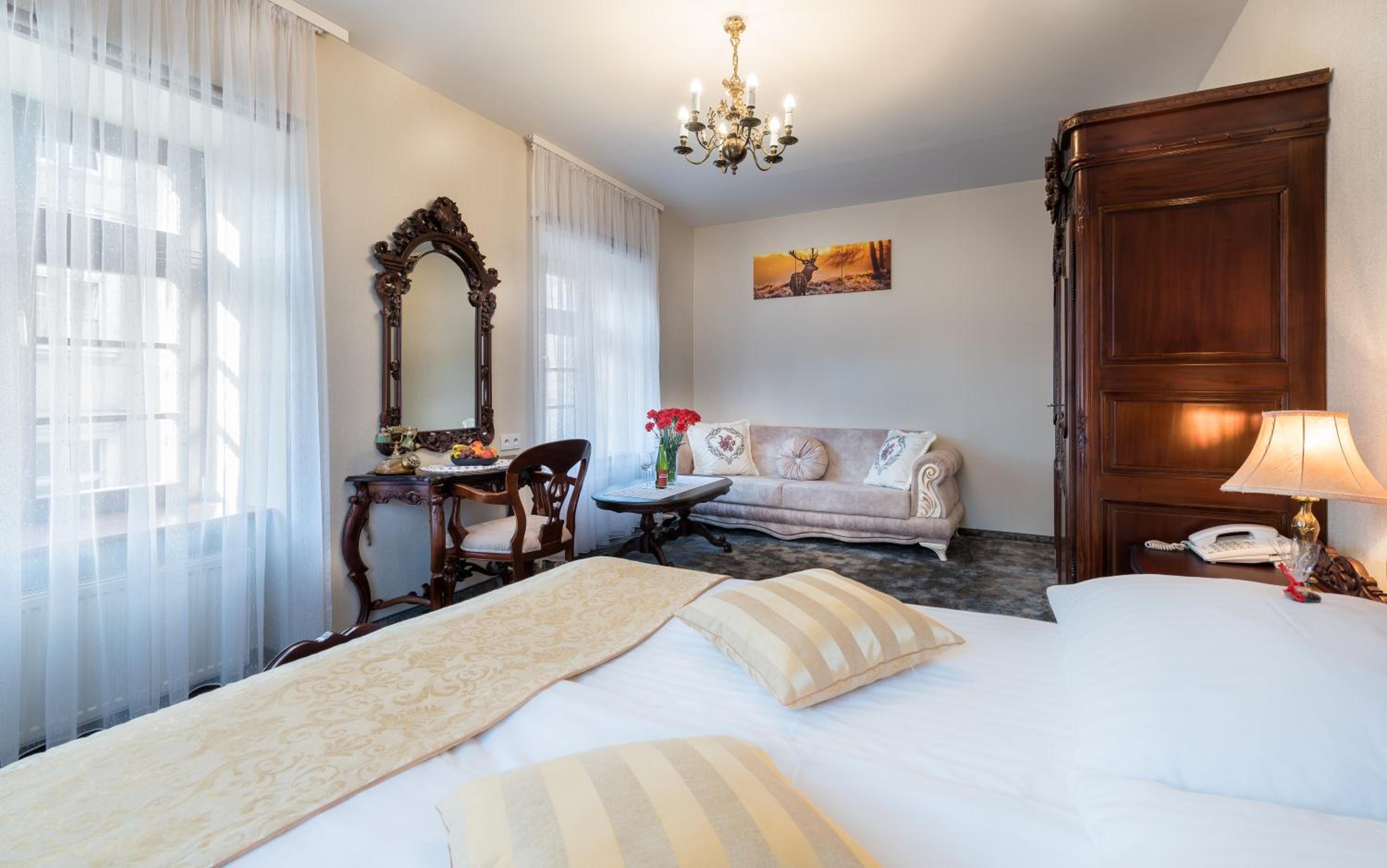 Deluxe Double Room - Photo 22