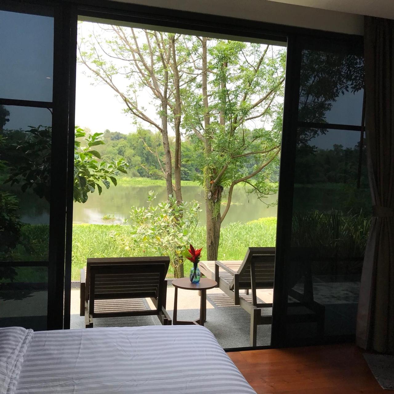 Deluxe King Room with River View - Photo 7