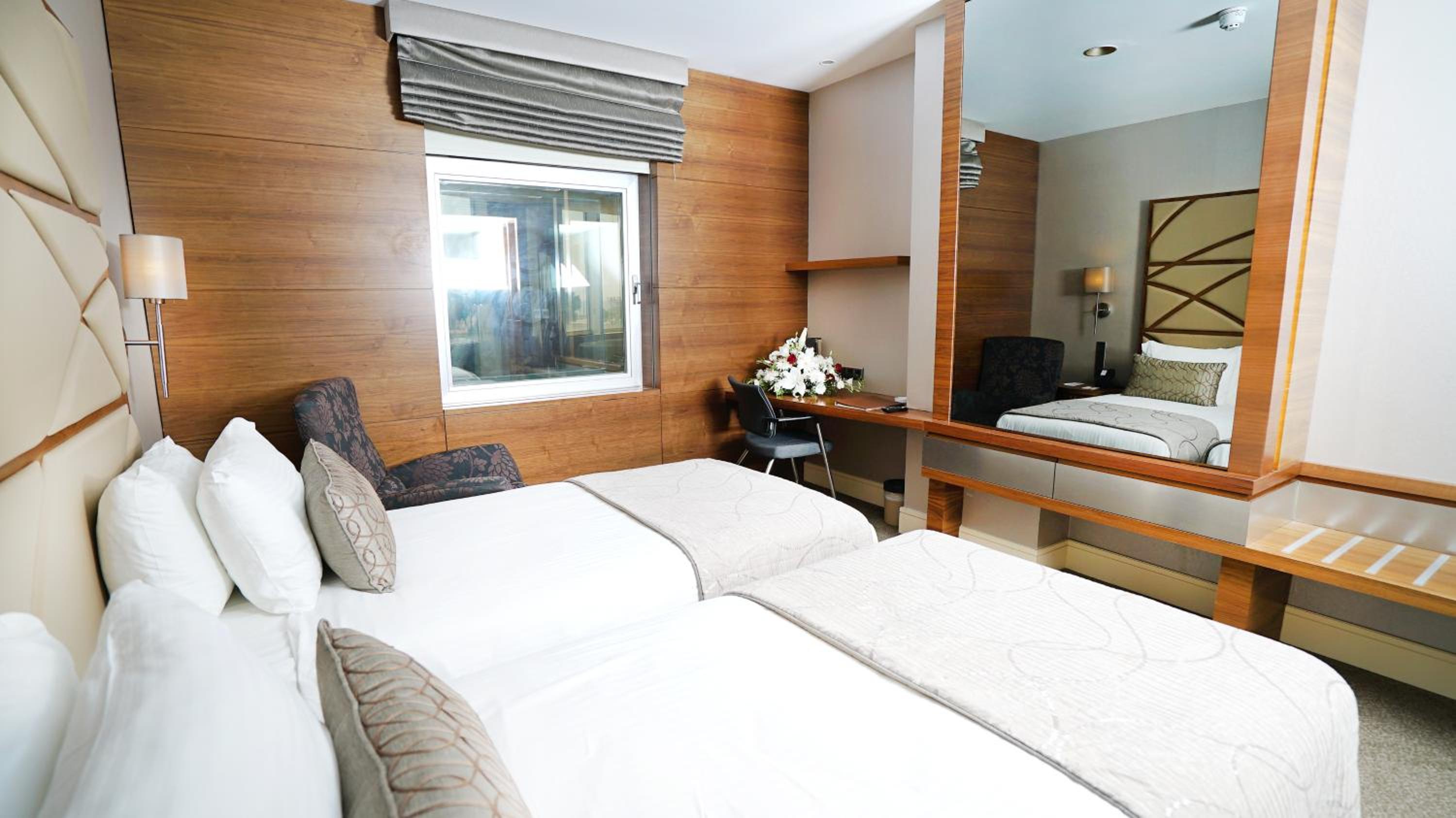Superior Twin Room with Land View photo 2