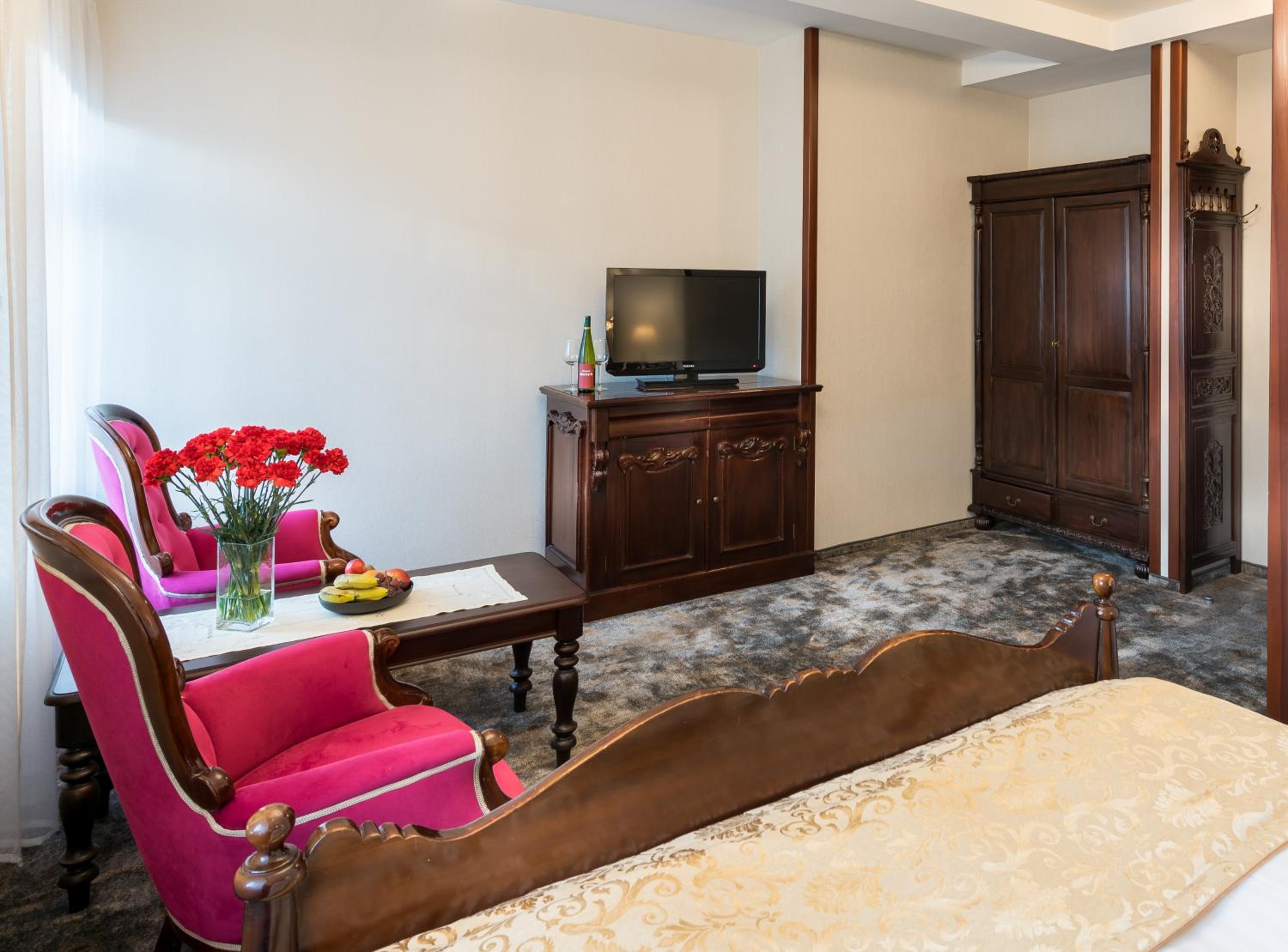 Double Room - Photo 12