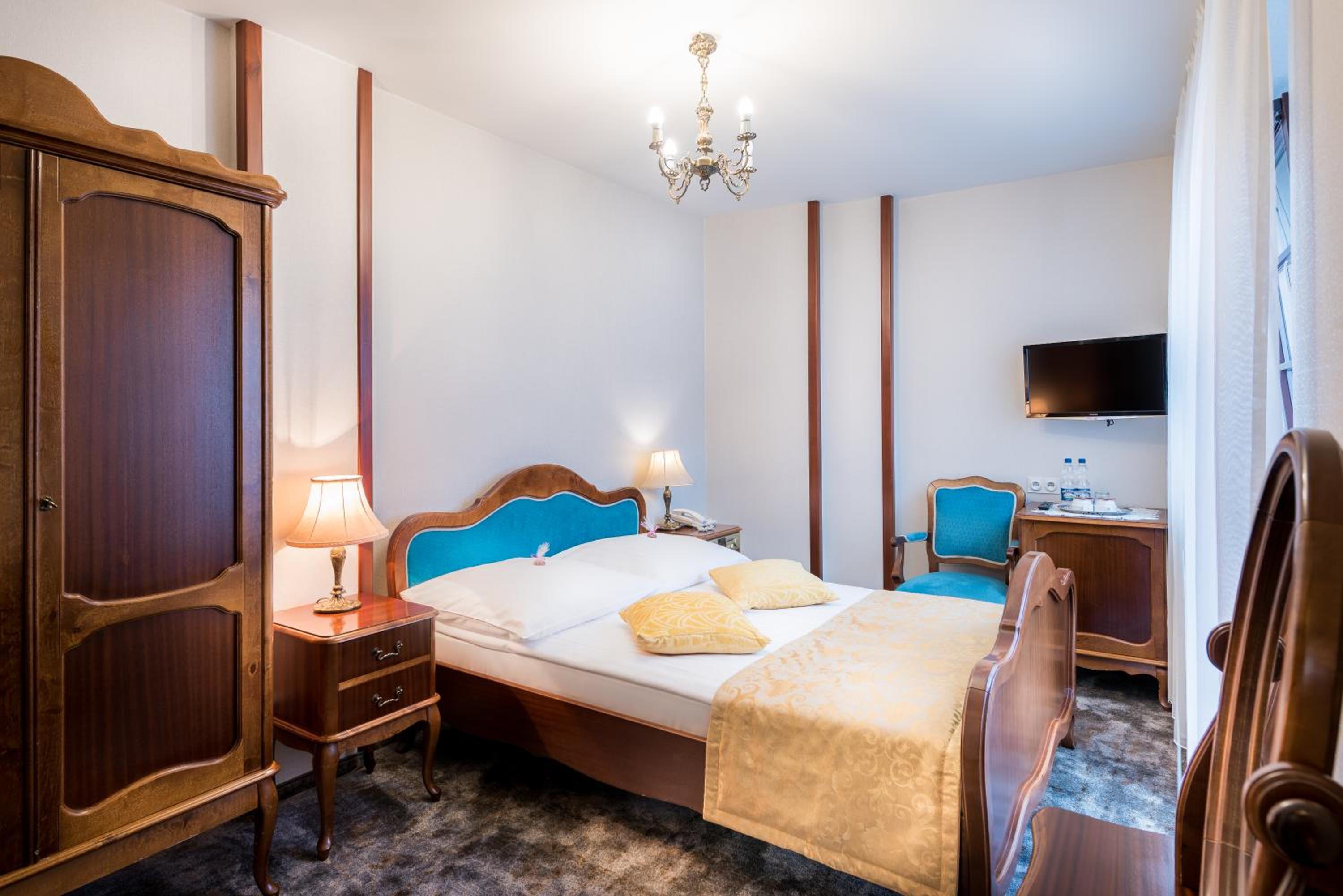 Double Room - Photo 10