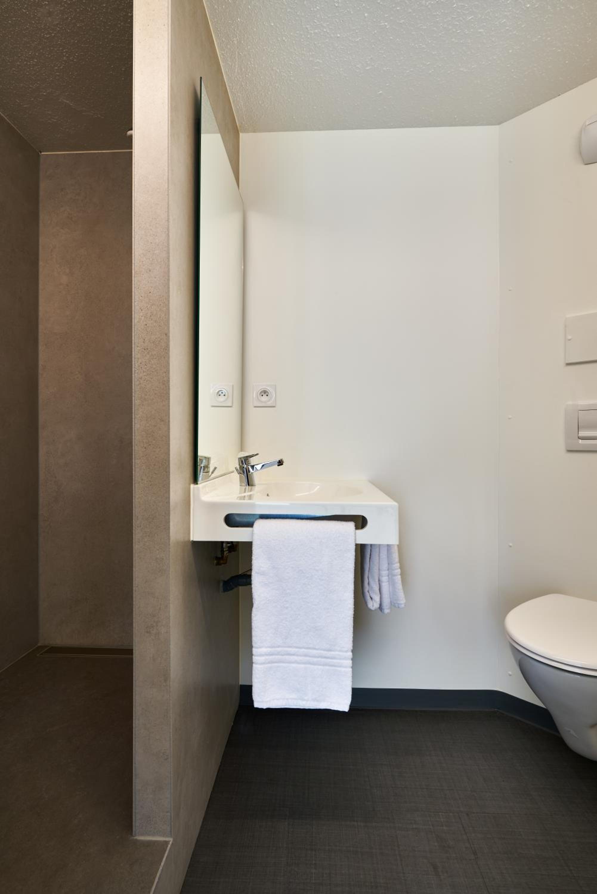Triple Room (1 Double Bed + 1 Single Bed) photo 3