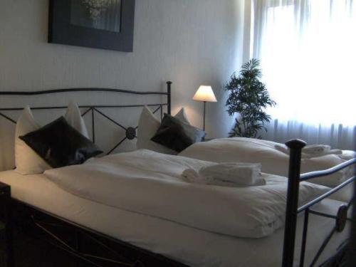 Standard Double Room - Photo 4