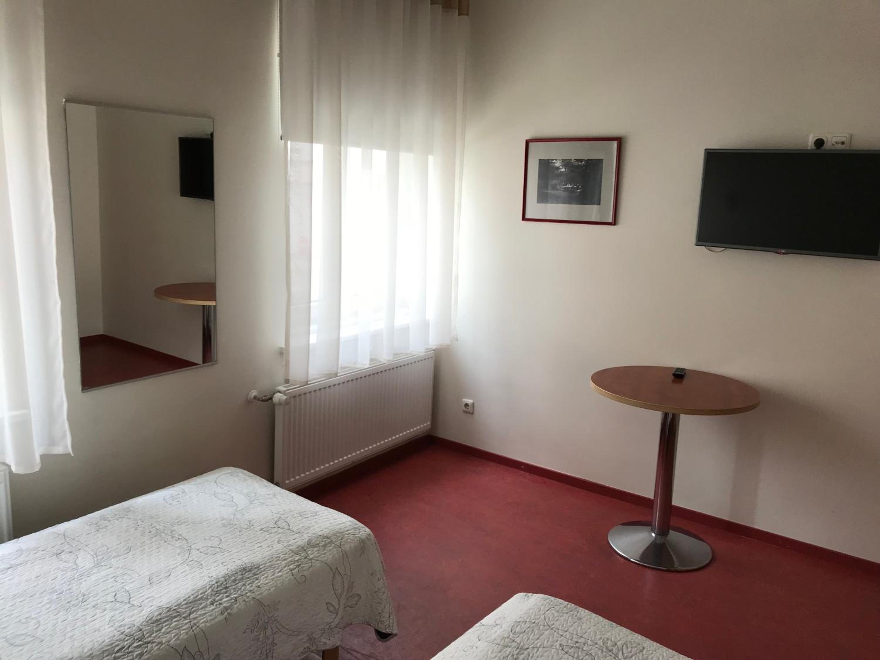 Two-Bedroom Apartment - Photo 2