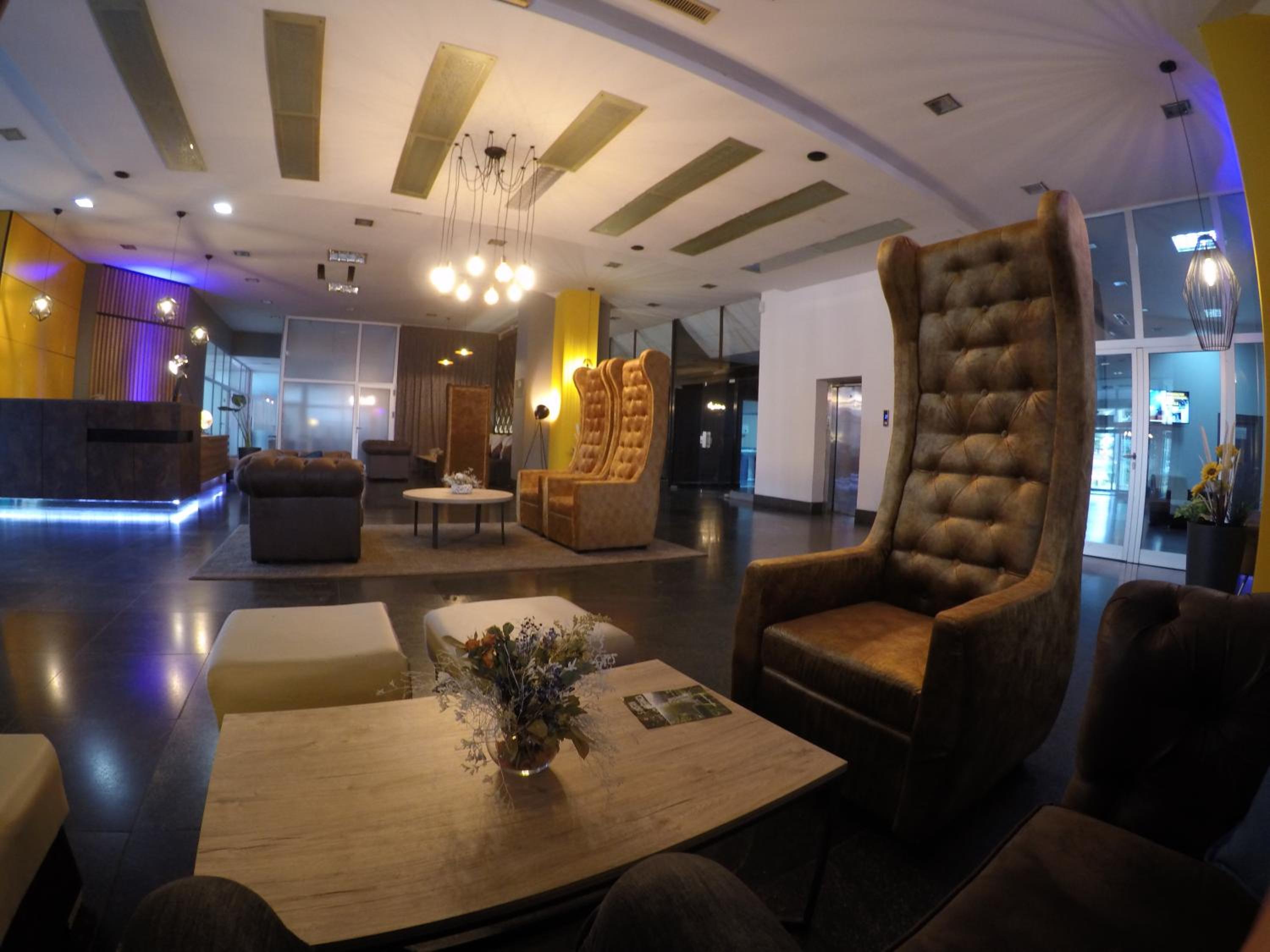 Deluxe King Room - Photo 1