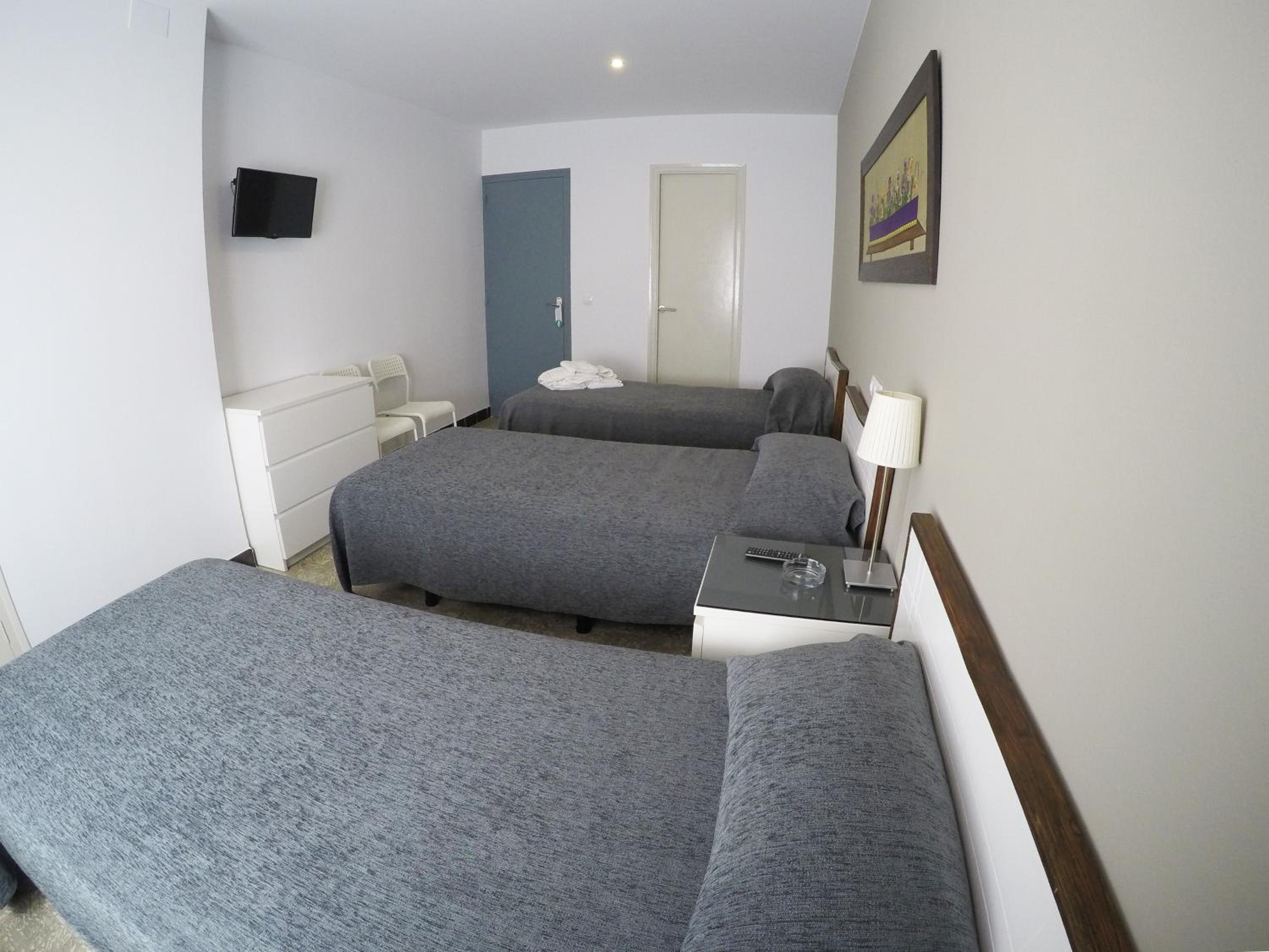Standard Triple Room photo 2