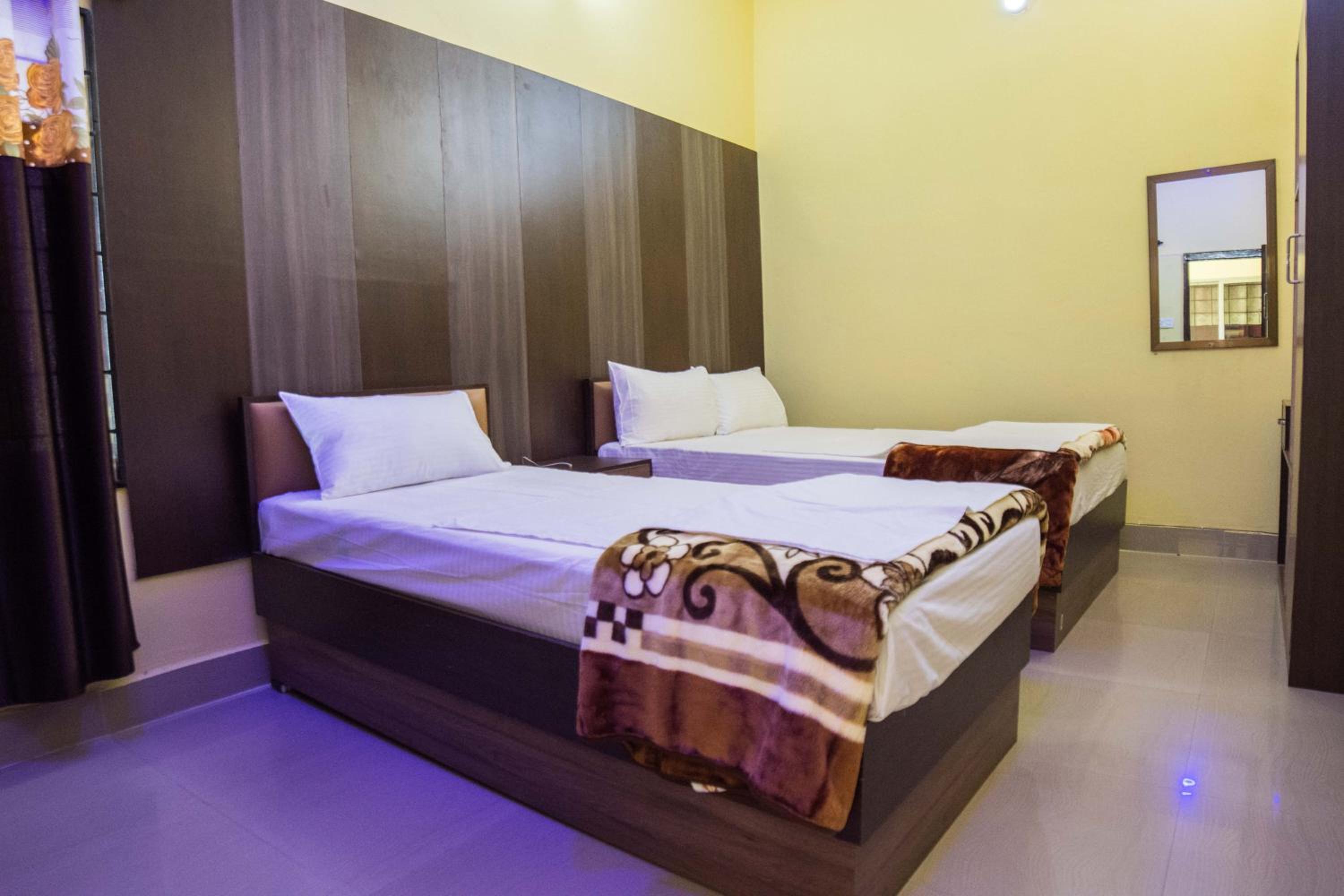 Double Room with Shared Bathroom photo 2