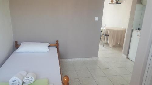 Apartment with Balcony - Photo 8