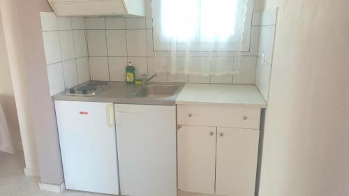 Apartment with Balcony - Photo 2