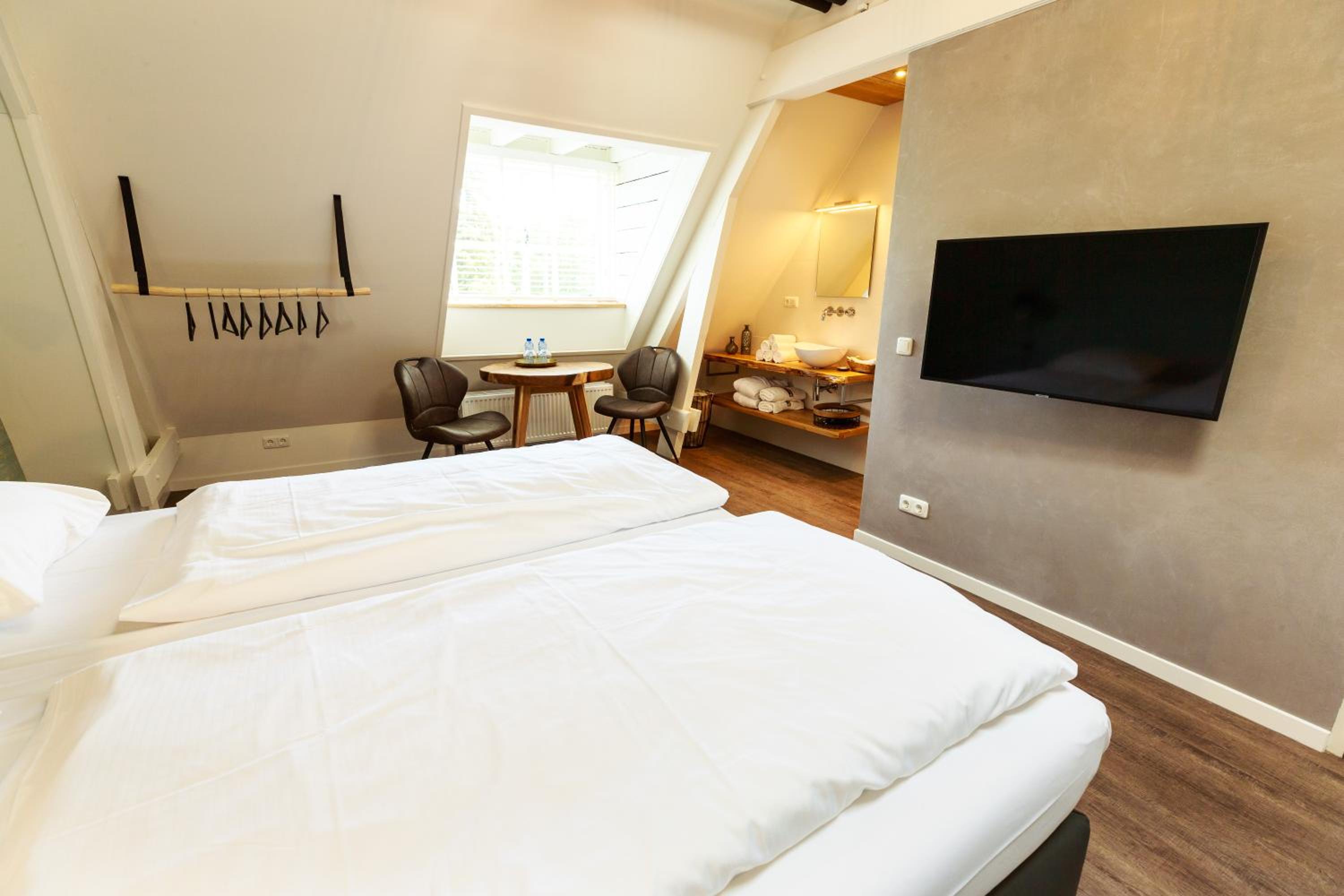 Deluxe Double Room - Photo 7