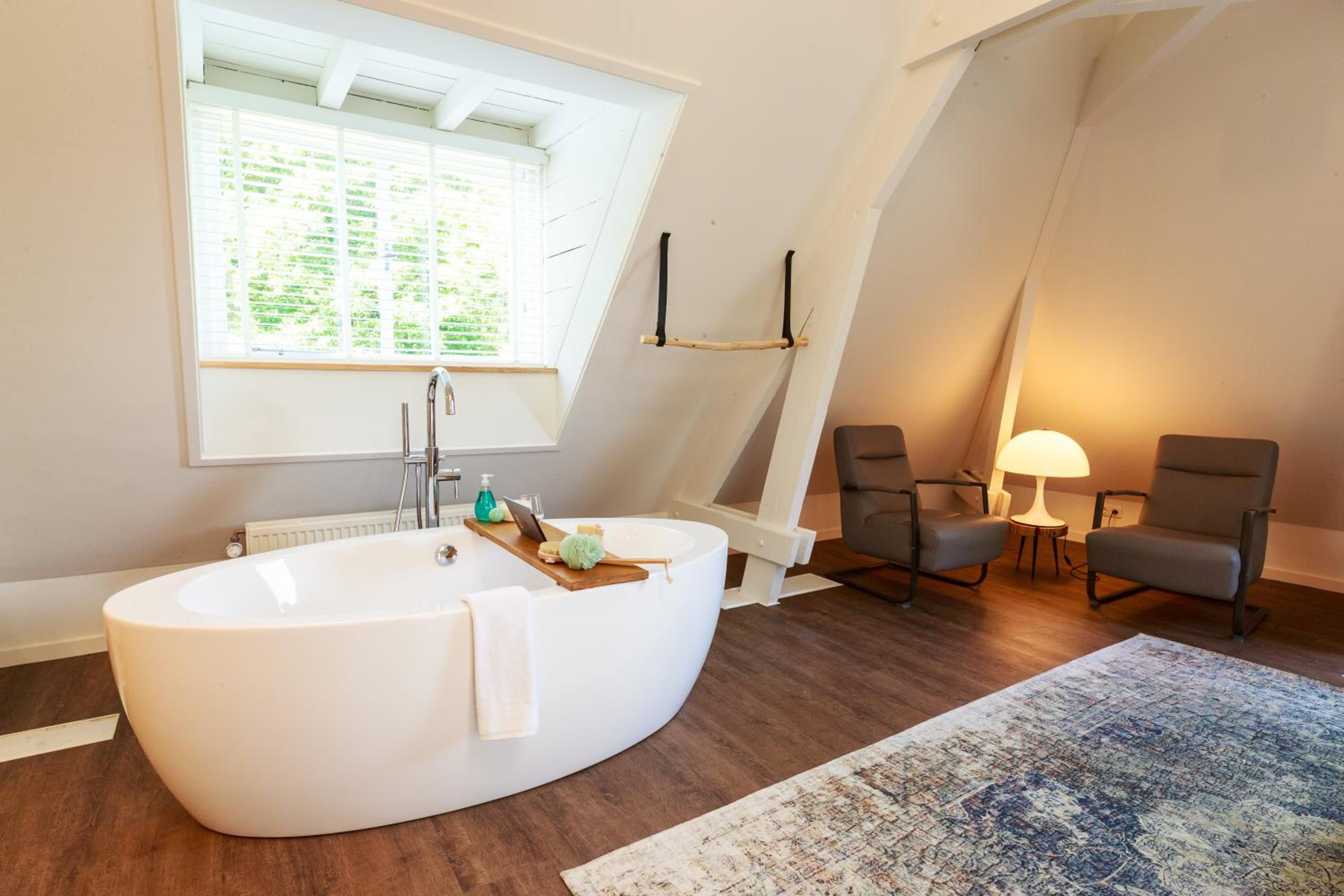 Suite - Photo 2