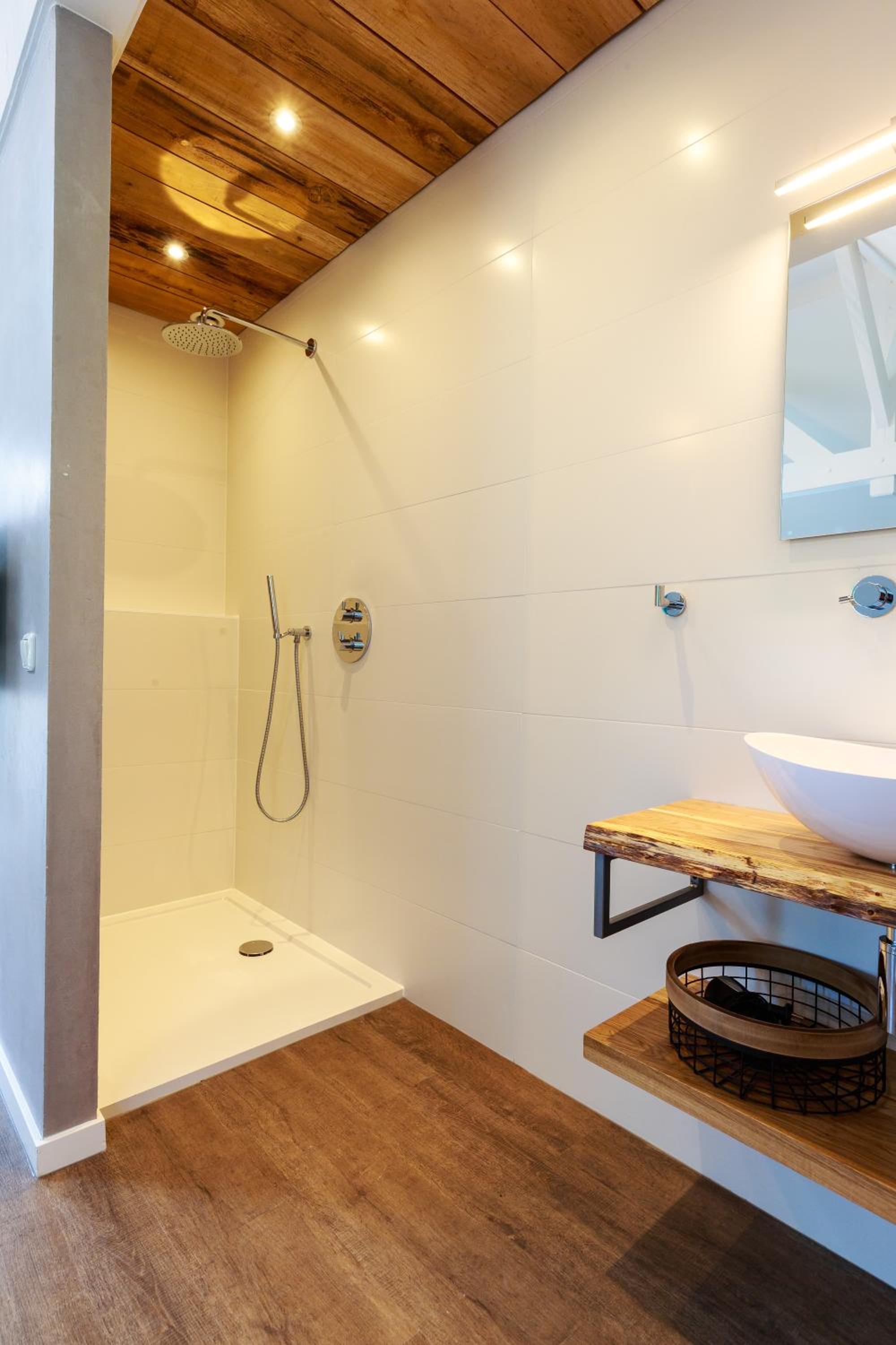 Suite - Photo 5