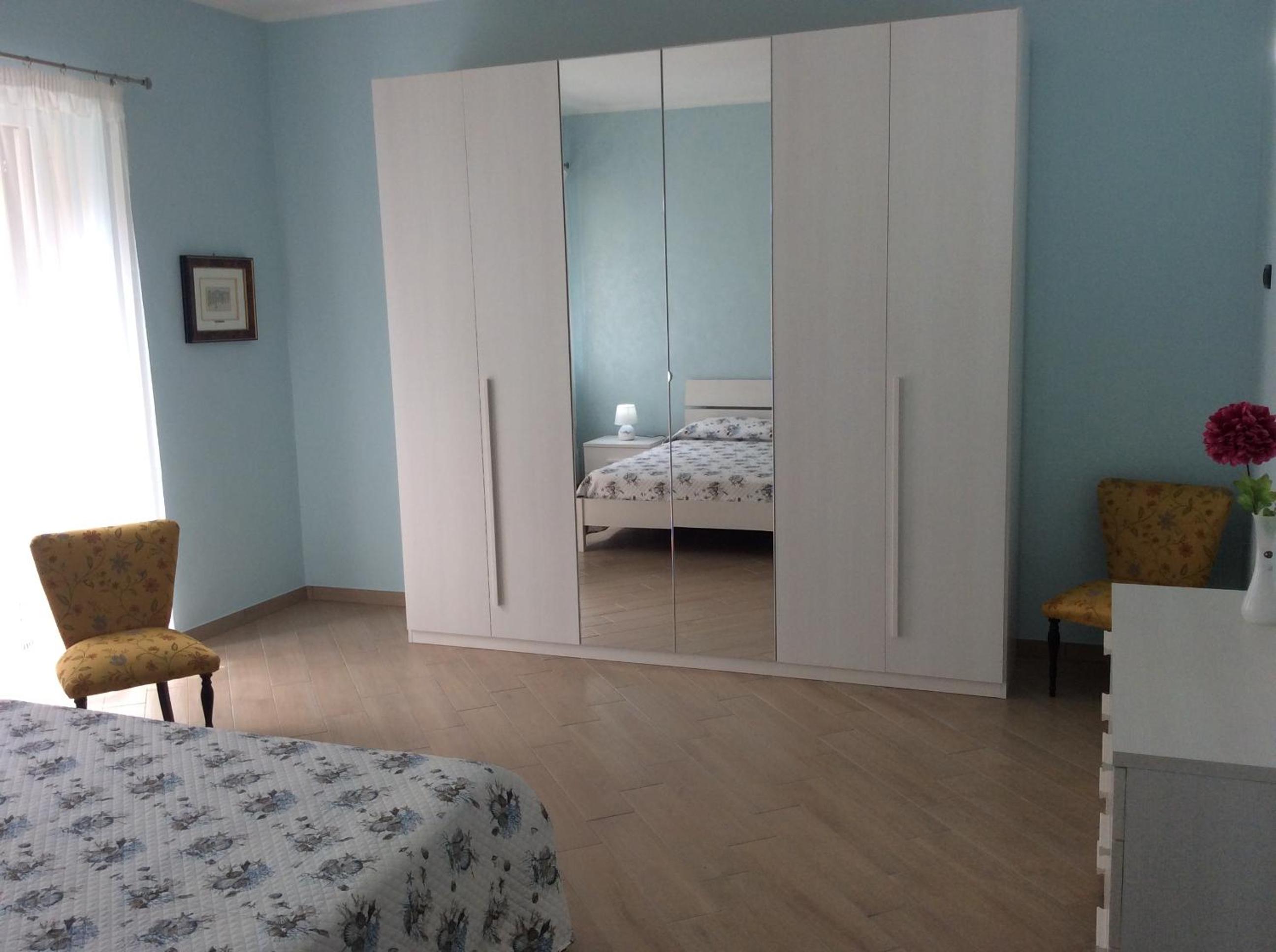 Apartment with Sea View - Photo 4