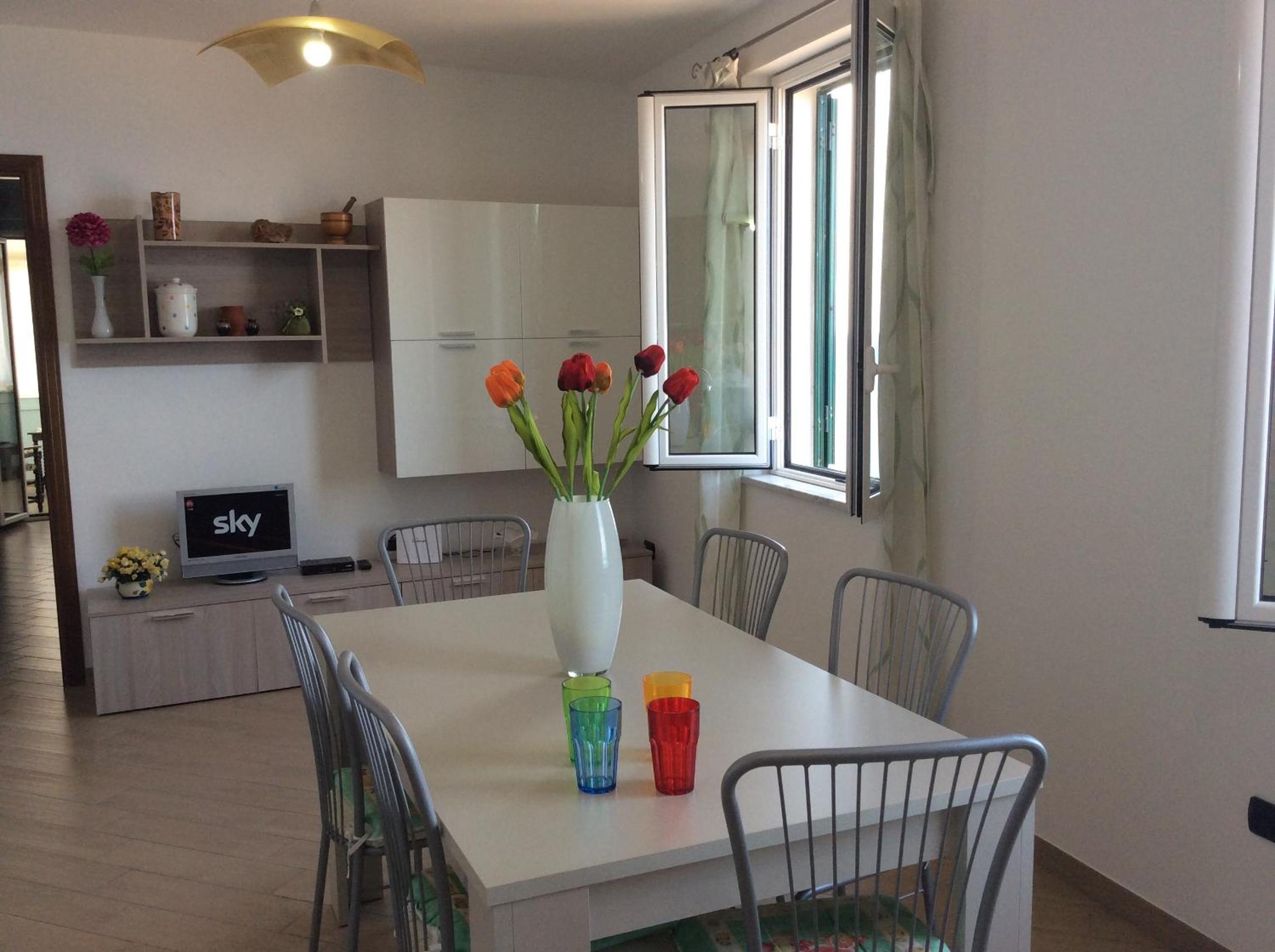 Apartment with Sea View - Photo 5