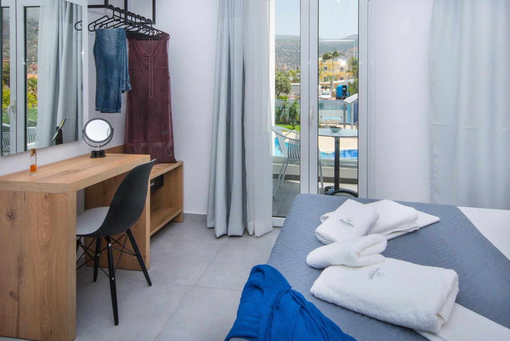Superior Twin / Double Studio with Pool View - Photo 10