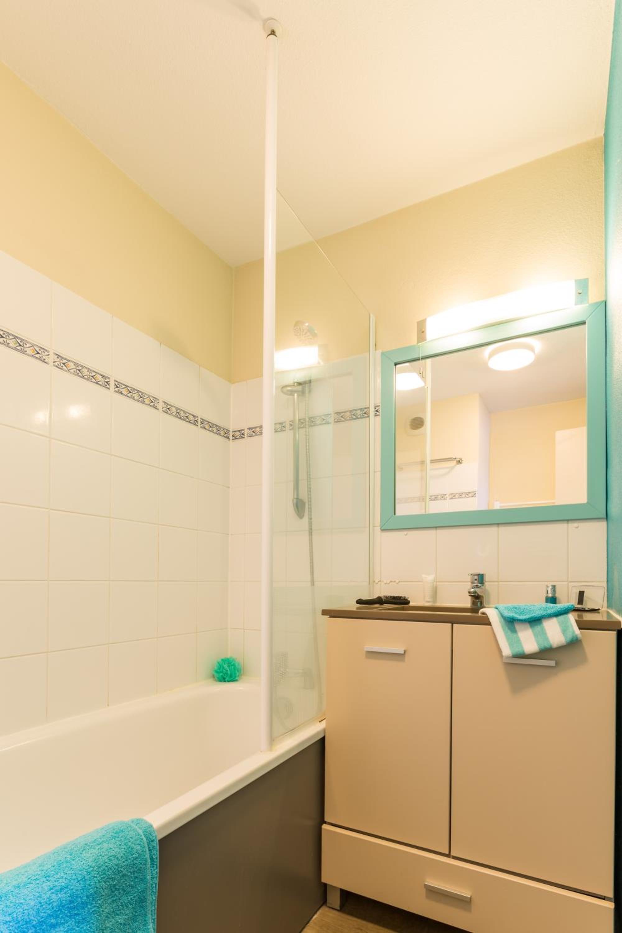 Superior One-Bedroom Duplex Apartment with Sleeping Alcove and Balcony (6 People) photo 2