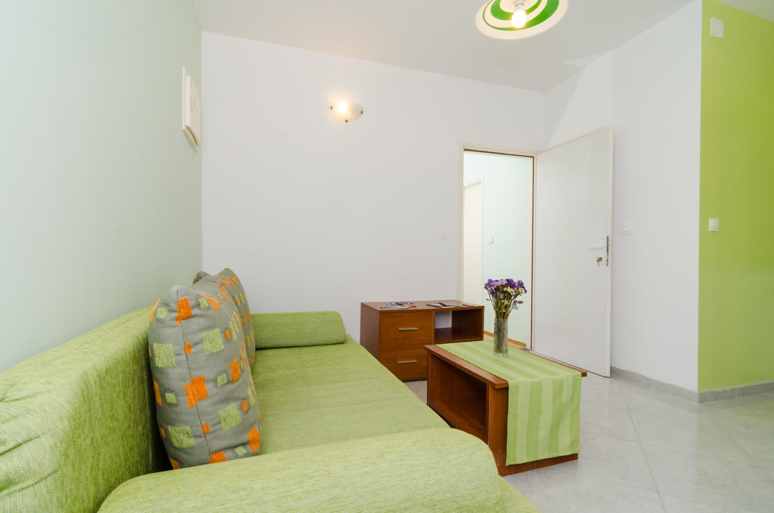 Standard One-Bedroom Apartment with Terrace and Garden View photo 2