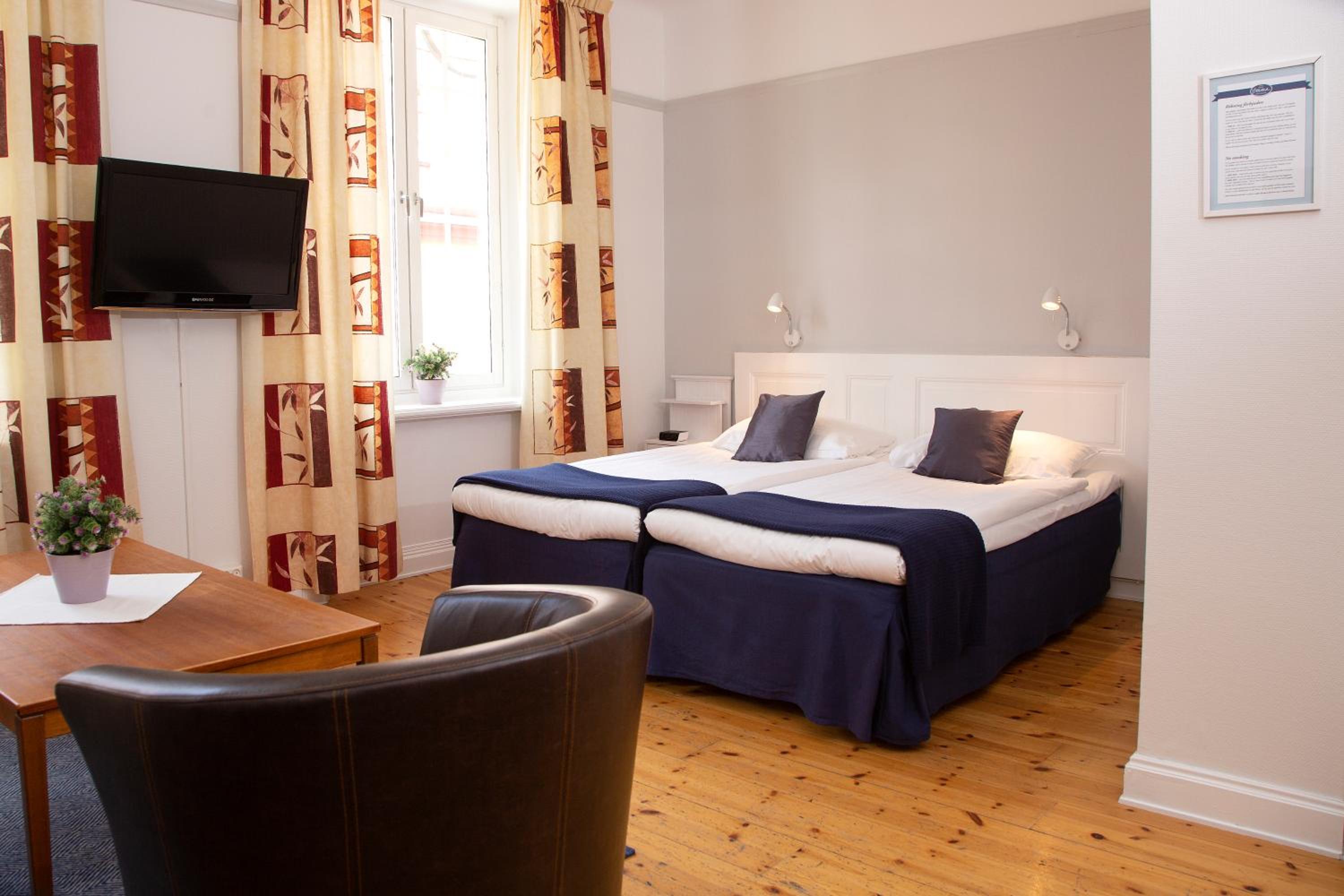 Double or Twin Room photo 3
