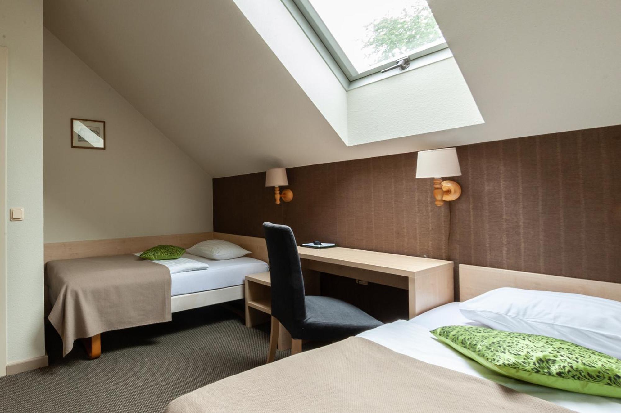 Standard Twin Room - Photo 1