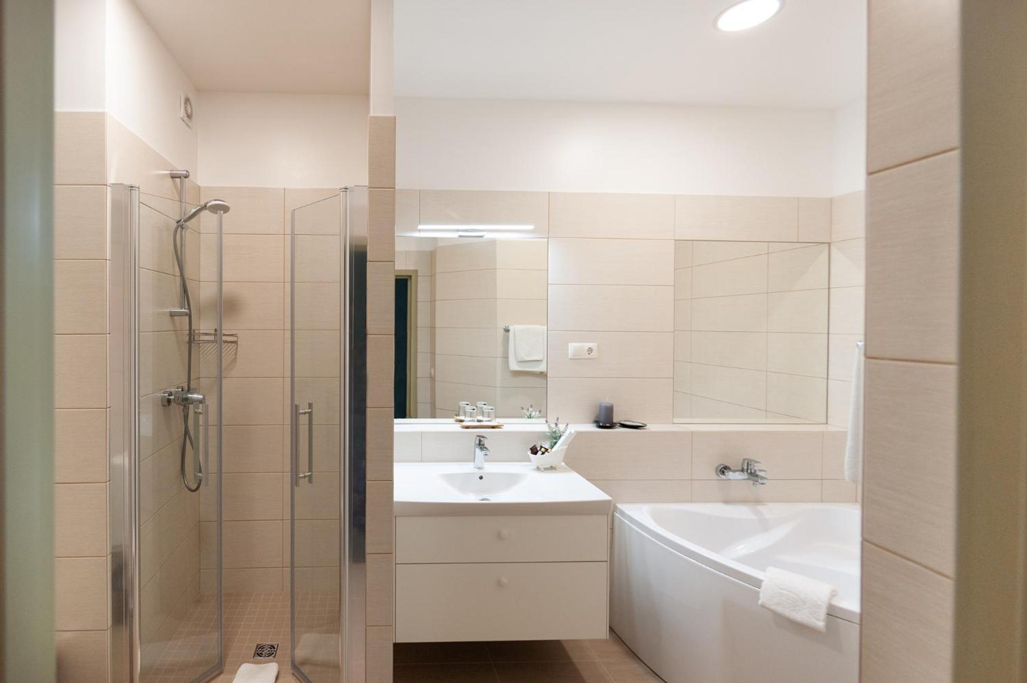 Suite - Photo 8