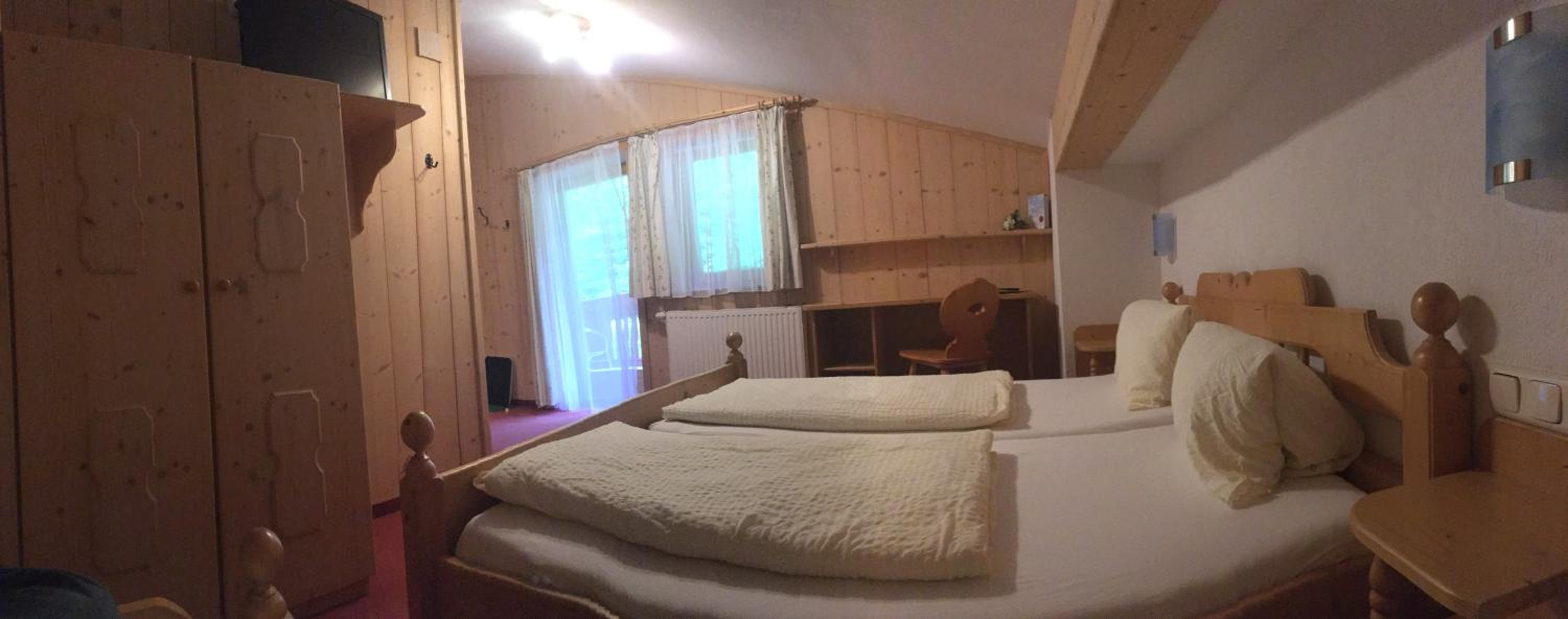 Standard Double Room with Balcony - Photo 3