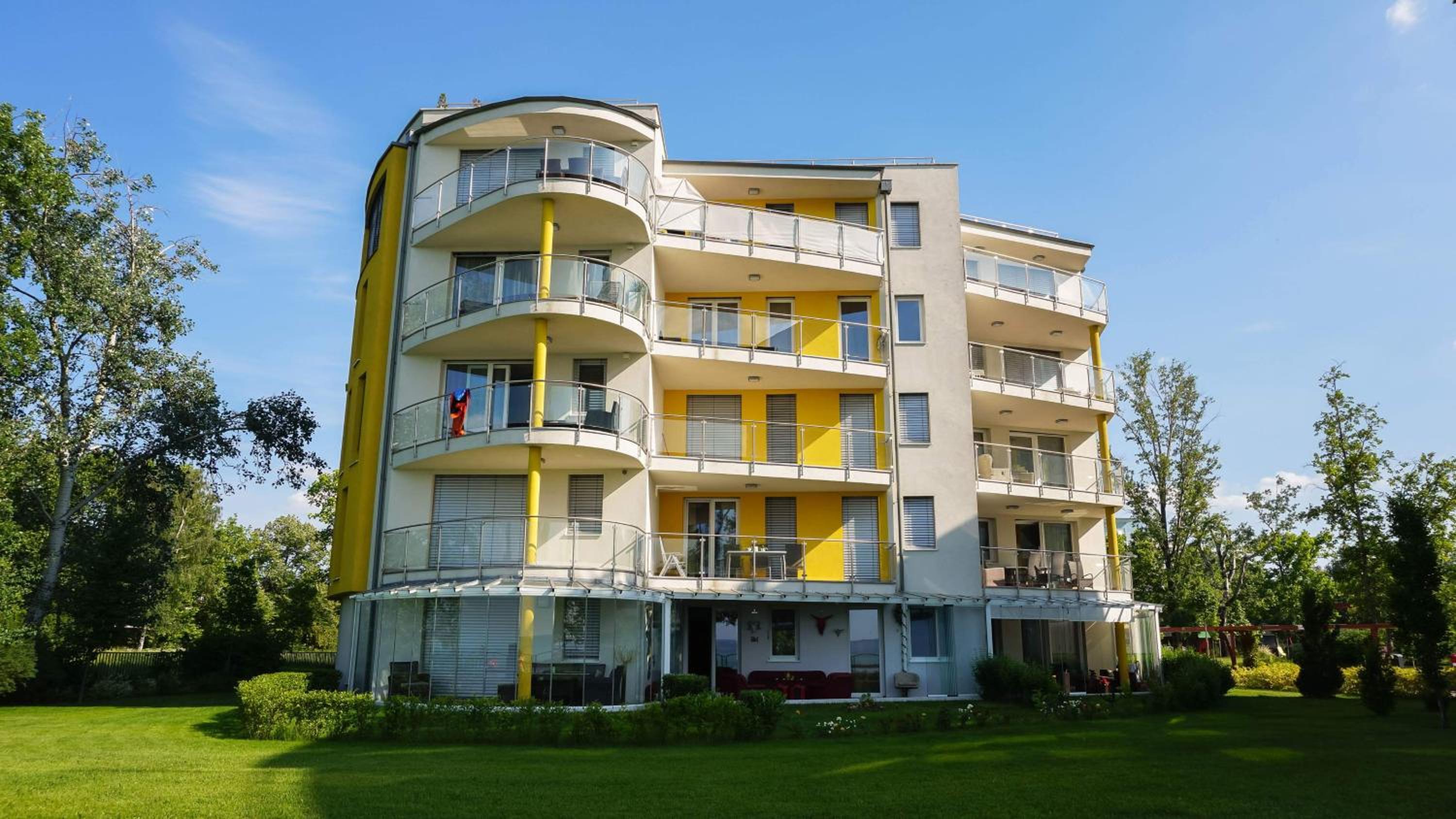 Two-Bedroom Apartment with Lake View - Photo 22