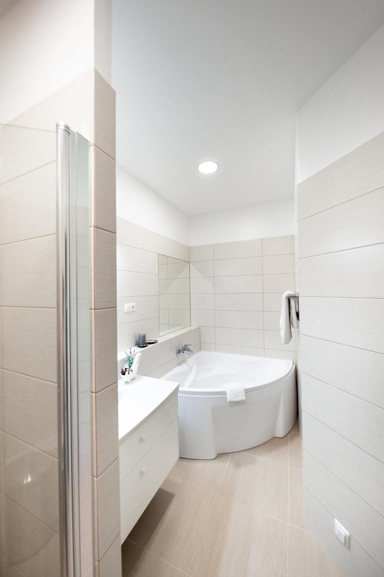 Suite - Photo 2