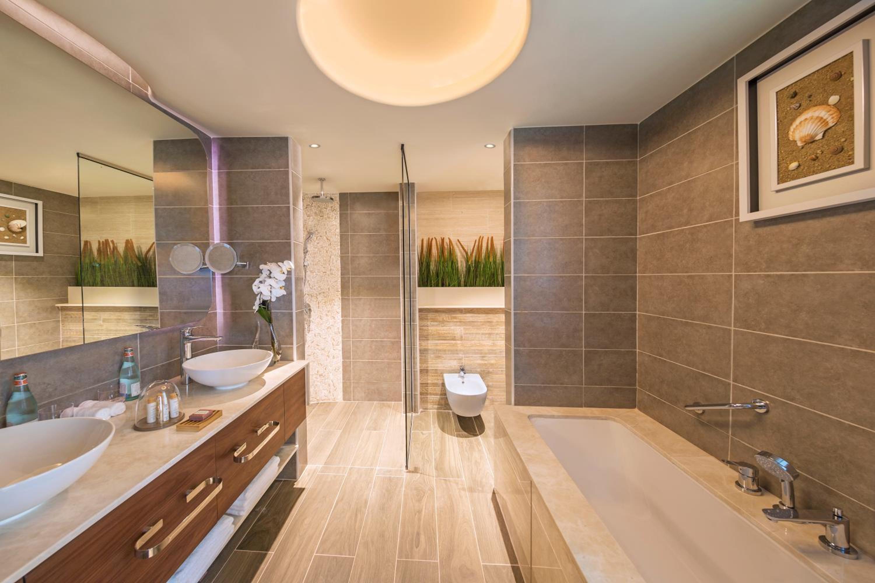 Penthouse King Suite with Rooftop Terrace and Palm Sea View - Club Lounge/Beach Access