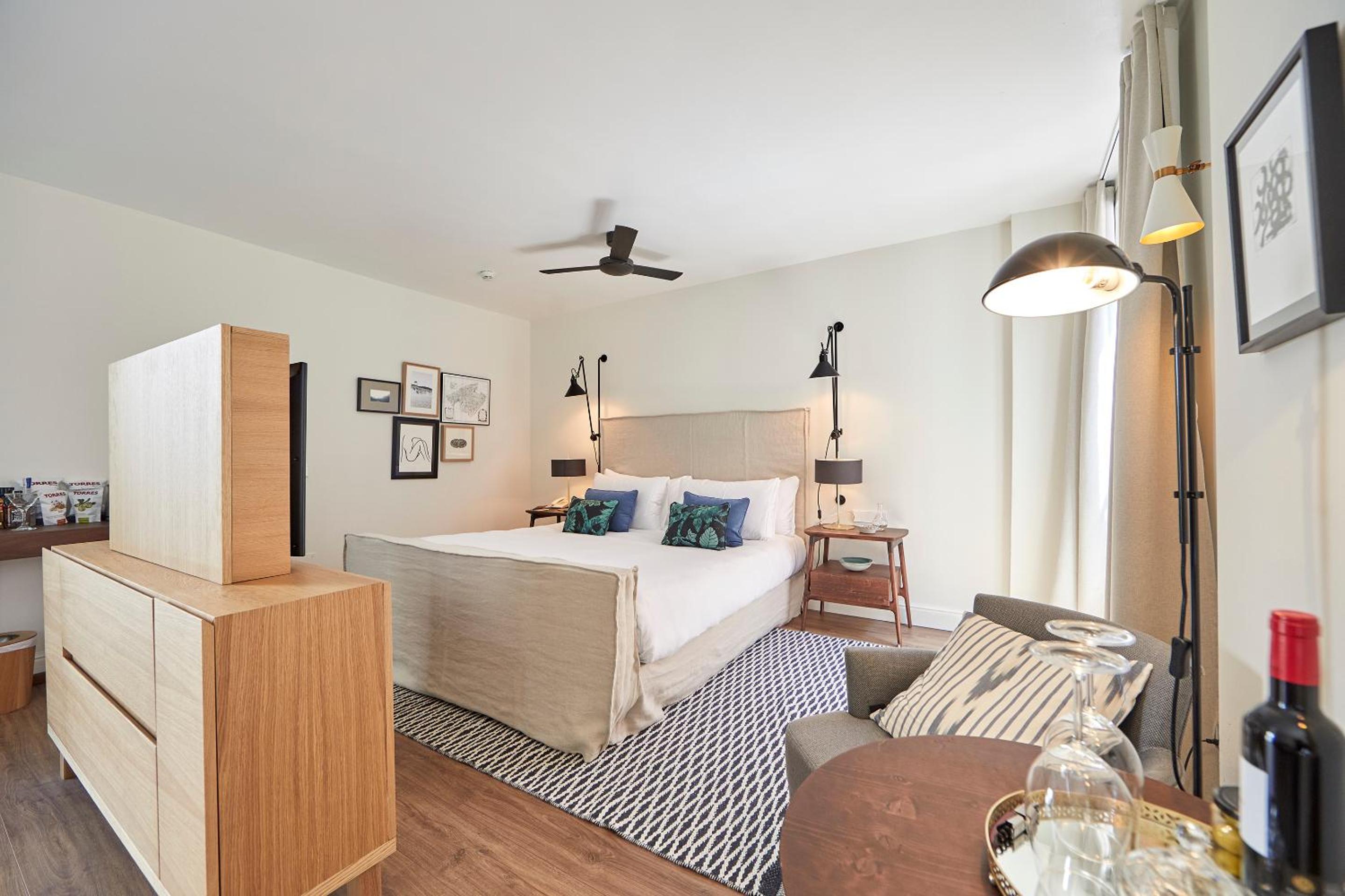 Deluxe Junior Suite - Photo 1