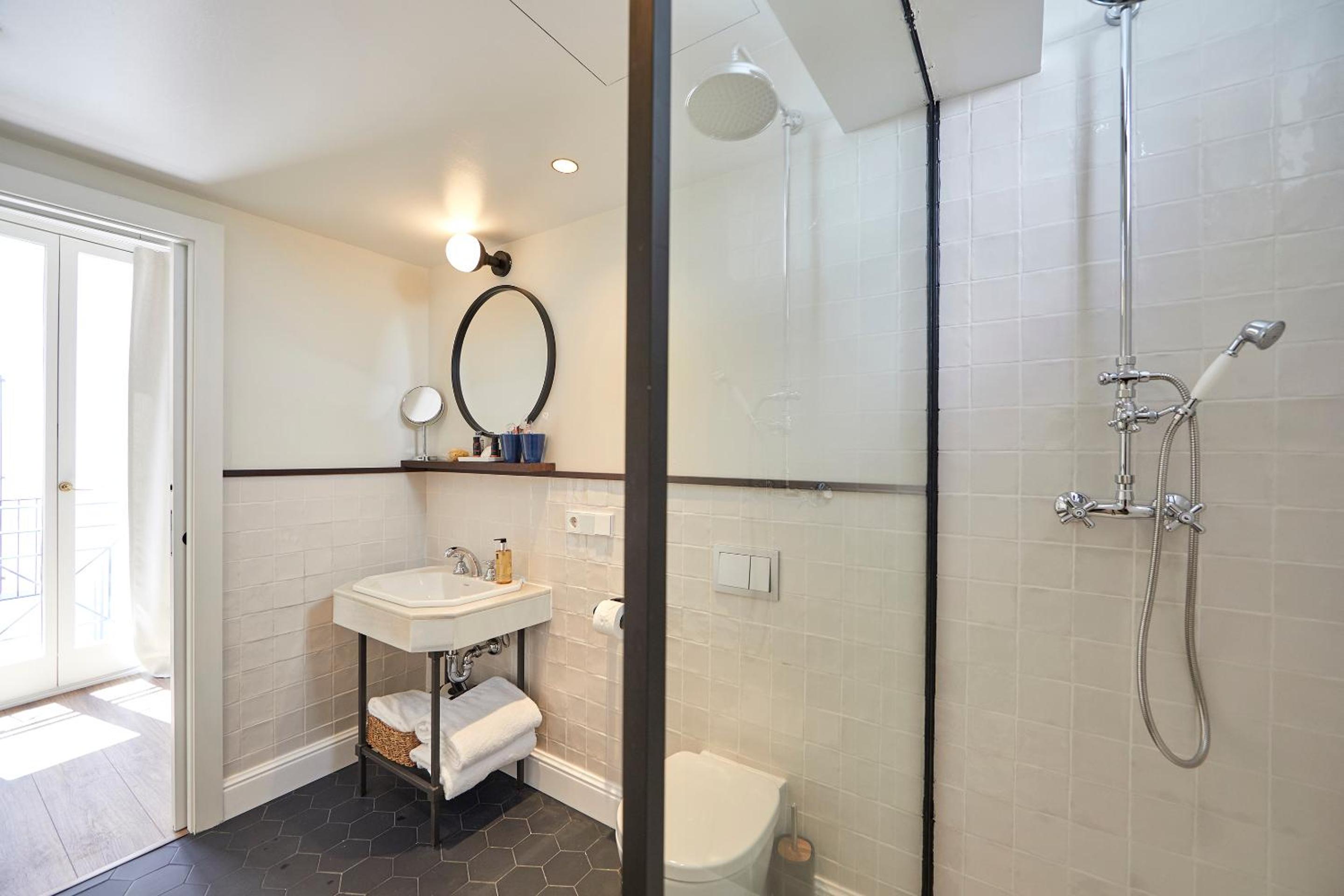 Deluxe Junior Suite - Photo 2