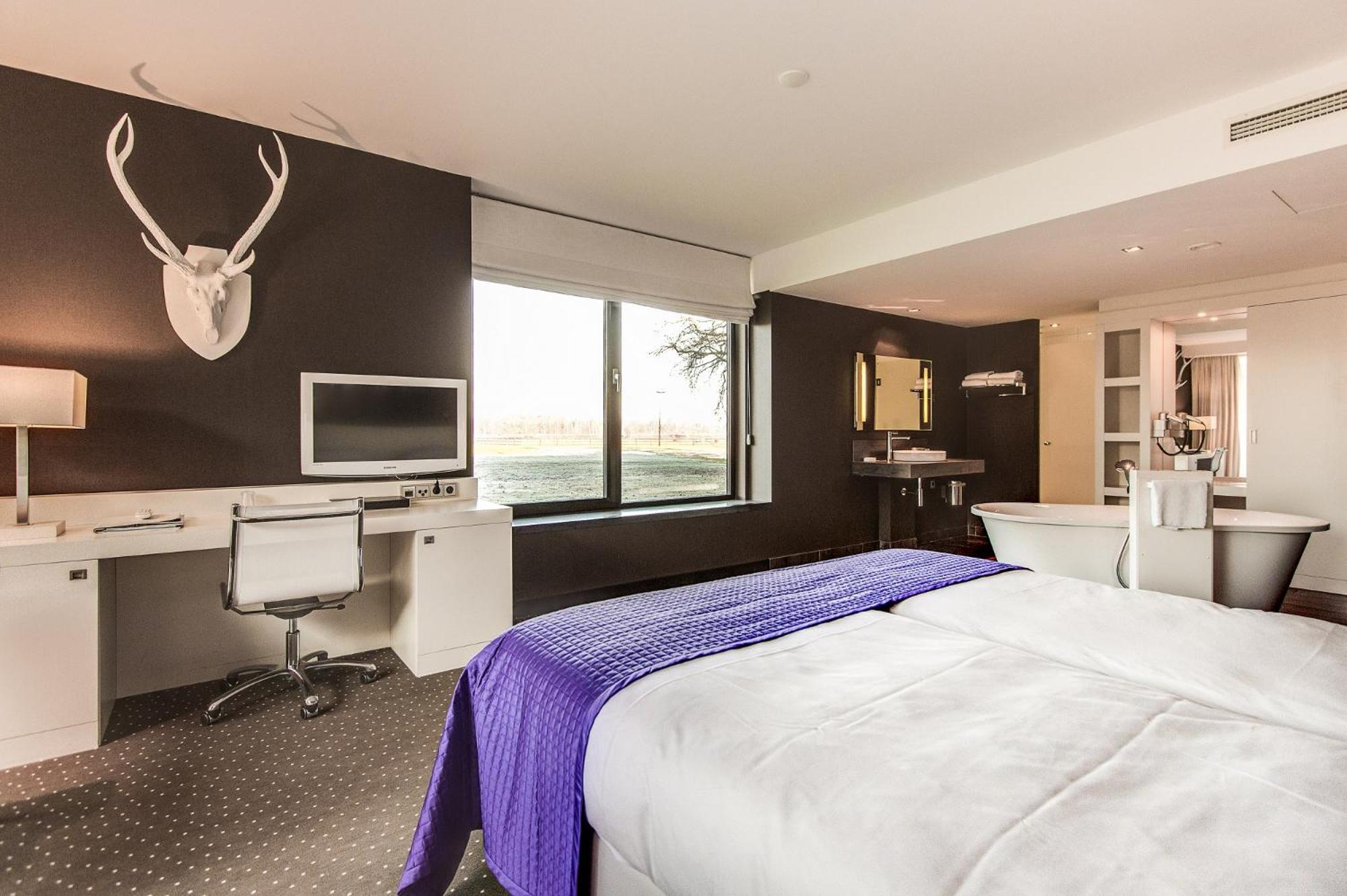 Double Room with Bath (terrace or balcony)
