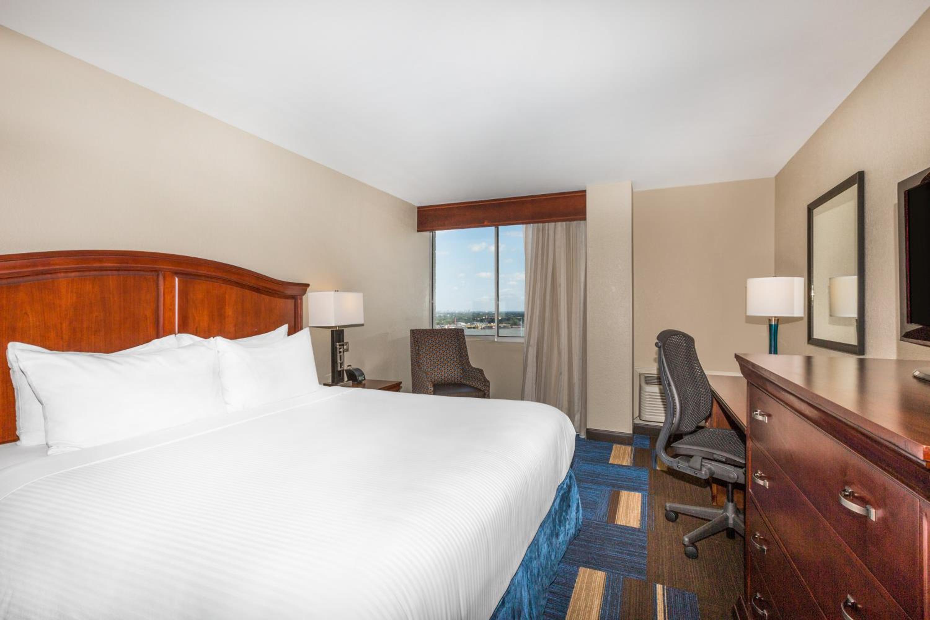 Deluxe King Room - Photo 3