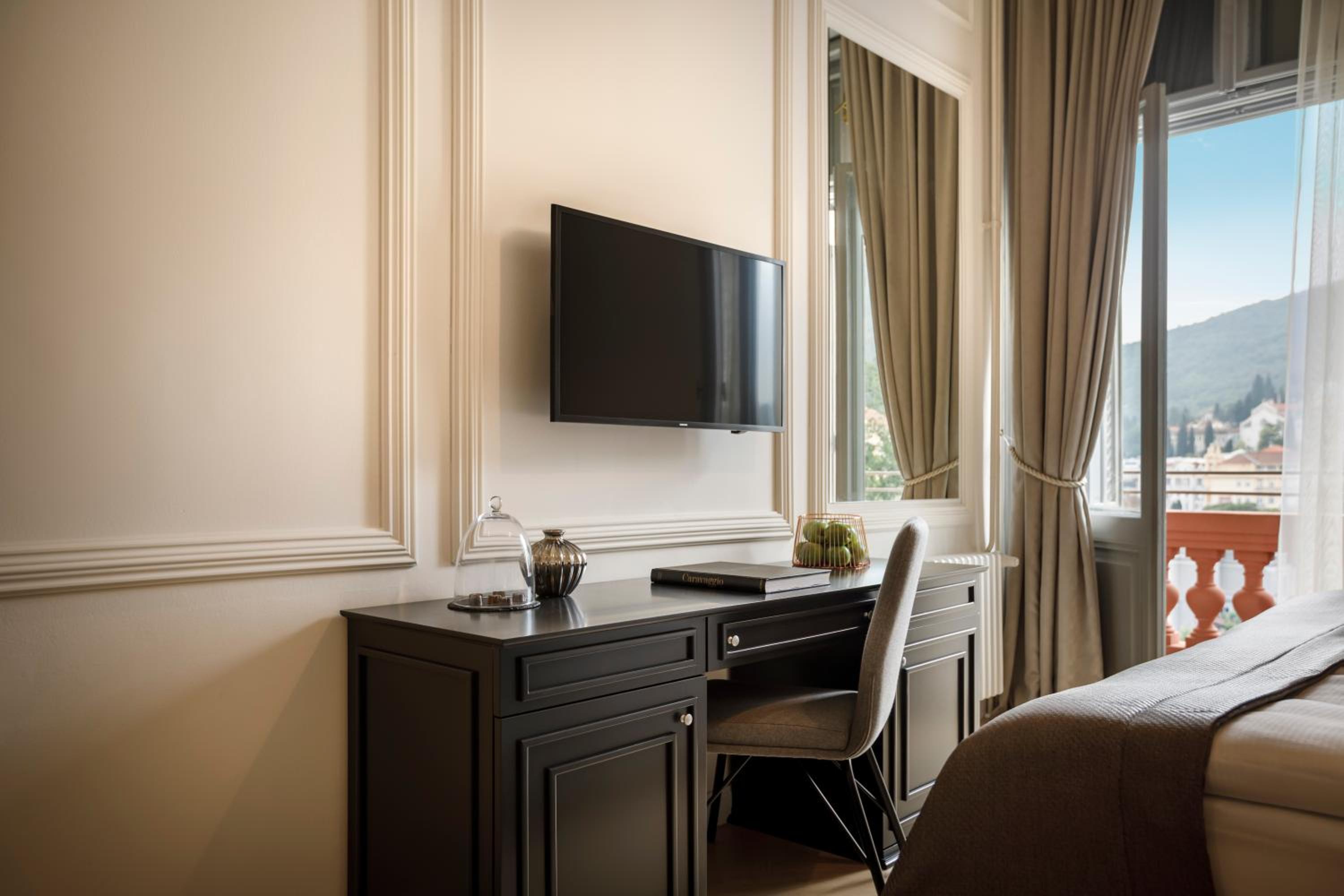 Camelia Suite