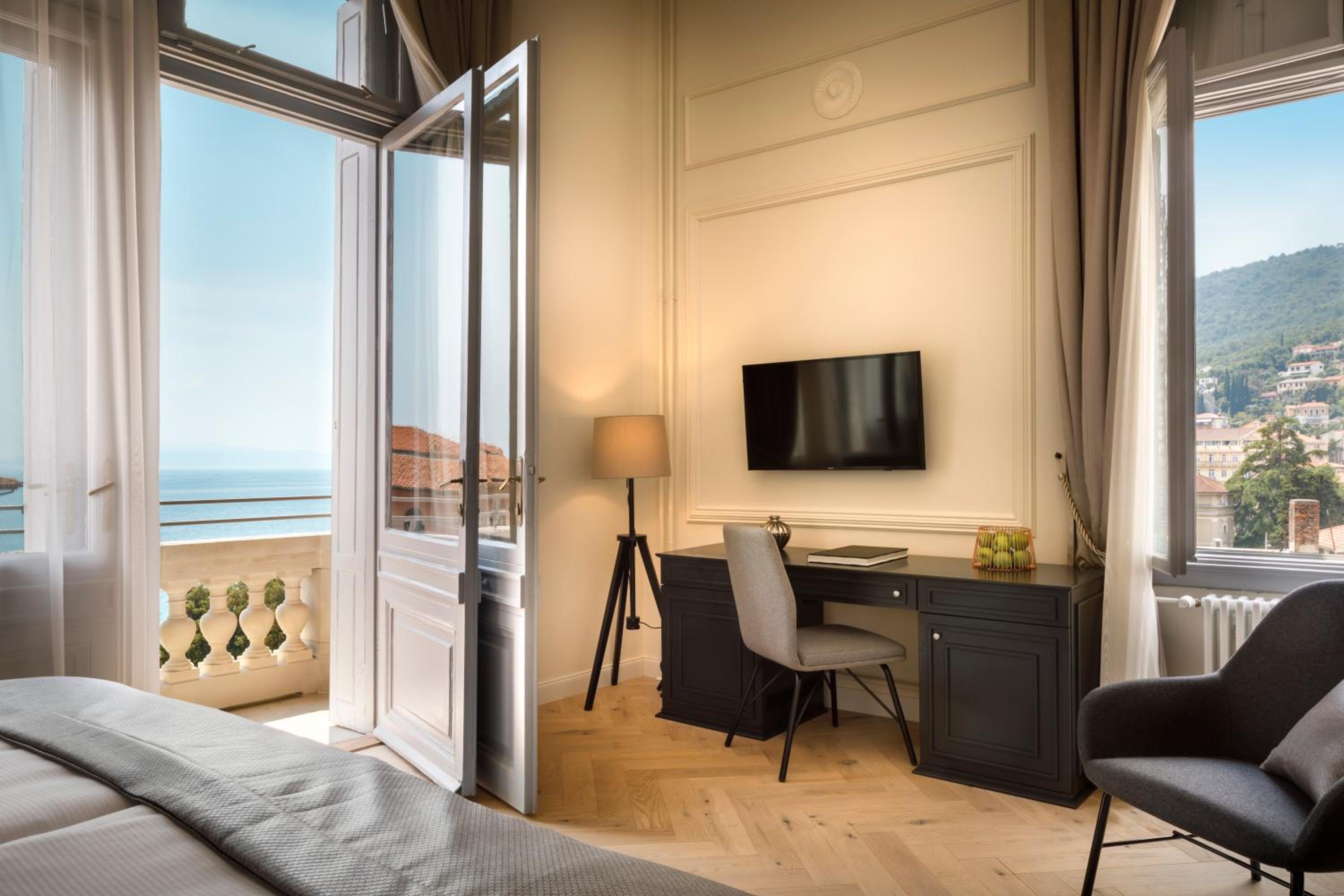 Imperial Seaside Room with Additional Bed photo 2