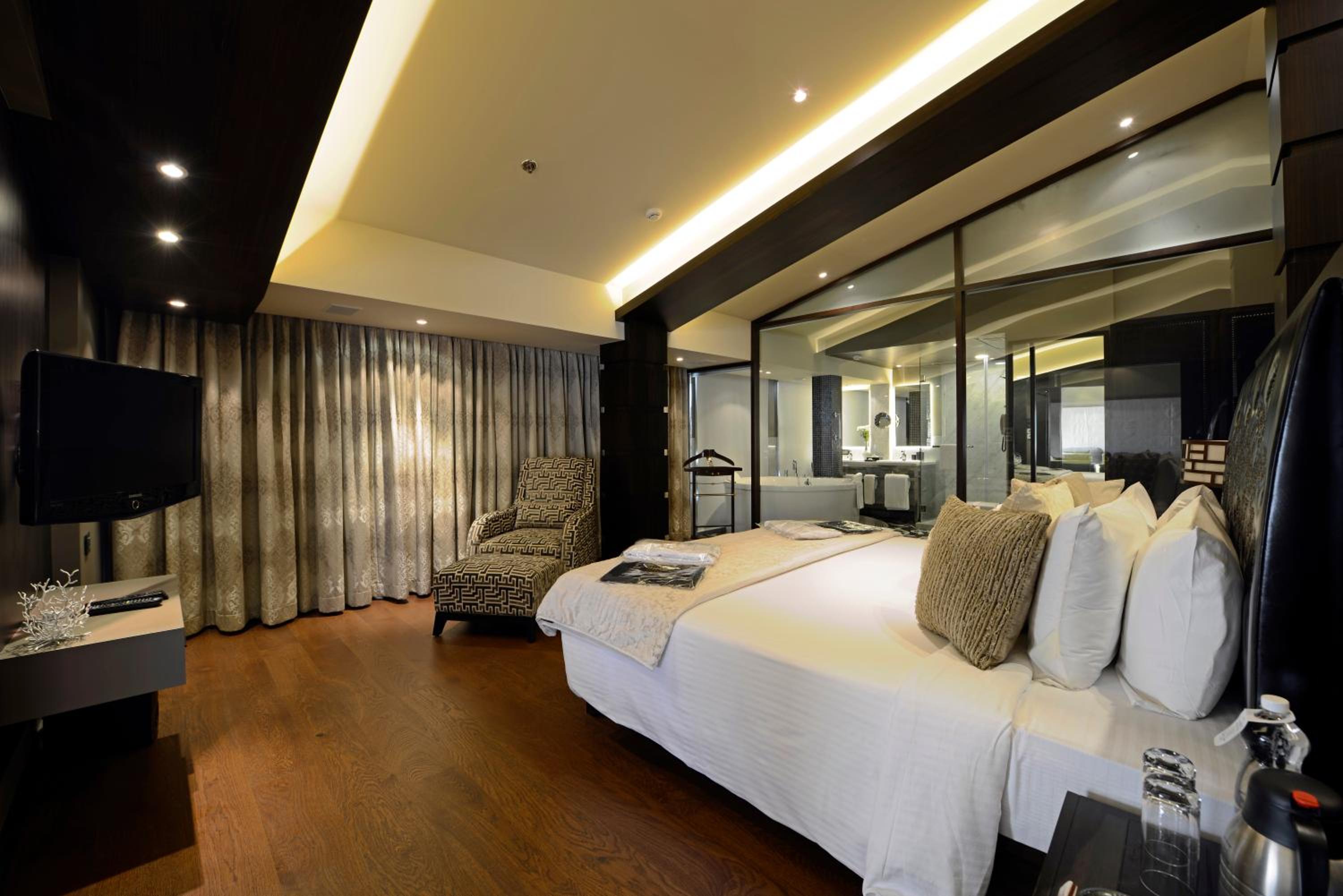 Presidential Suite with 15% discount on food and beverages