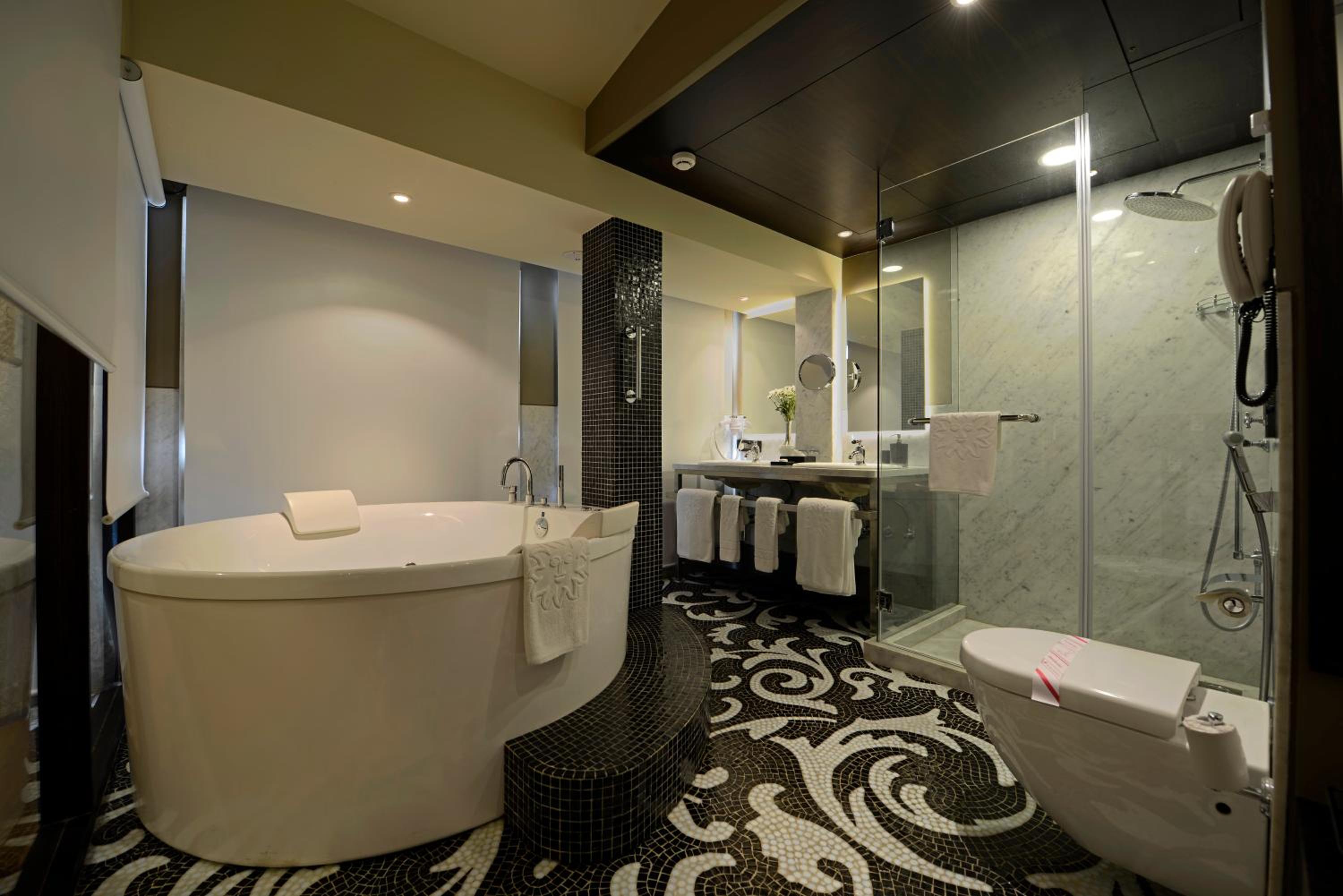 Presidential Suite with 15% discount on food and beverages thumbnail 5