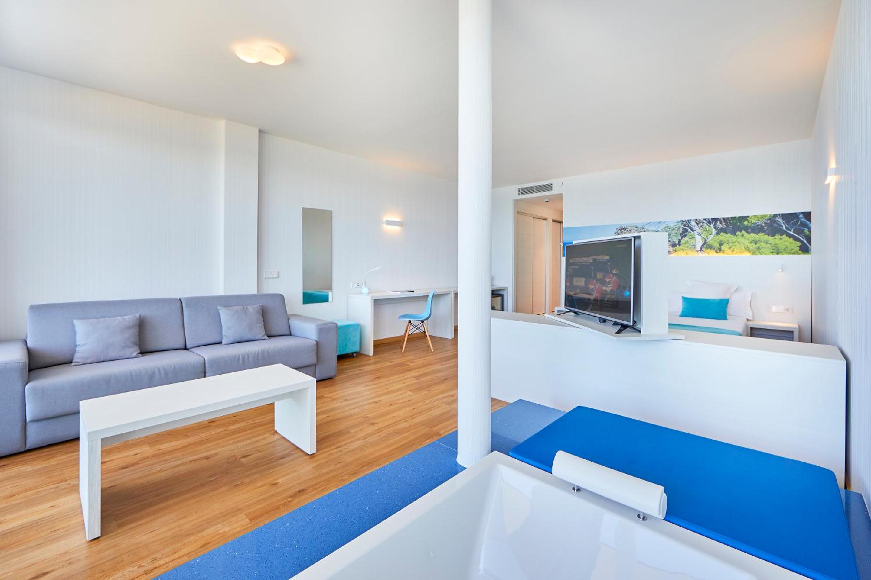 Junior Suite with Sea View thumbnail 6