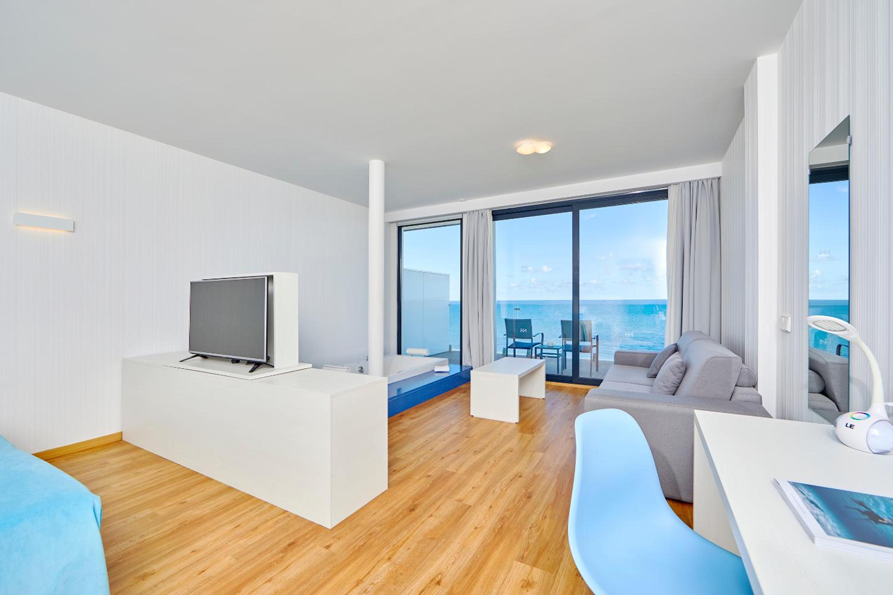 Junior Suite with Sea View thumbnail 6