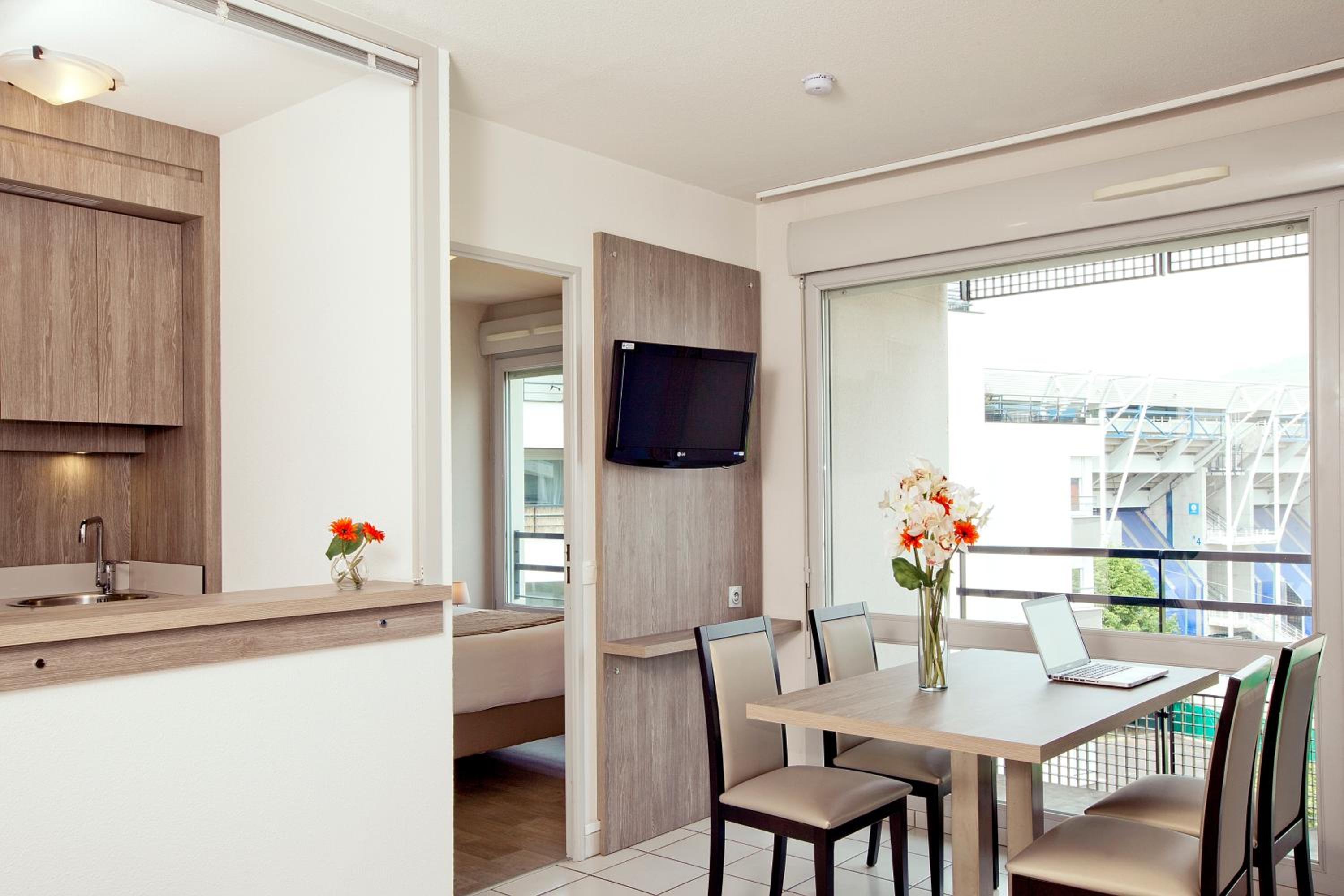 One-Bedroom Apartment - Photo 11
