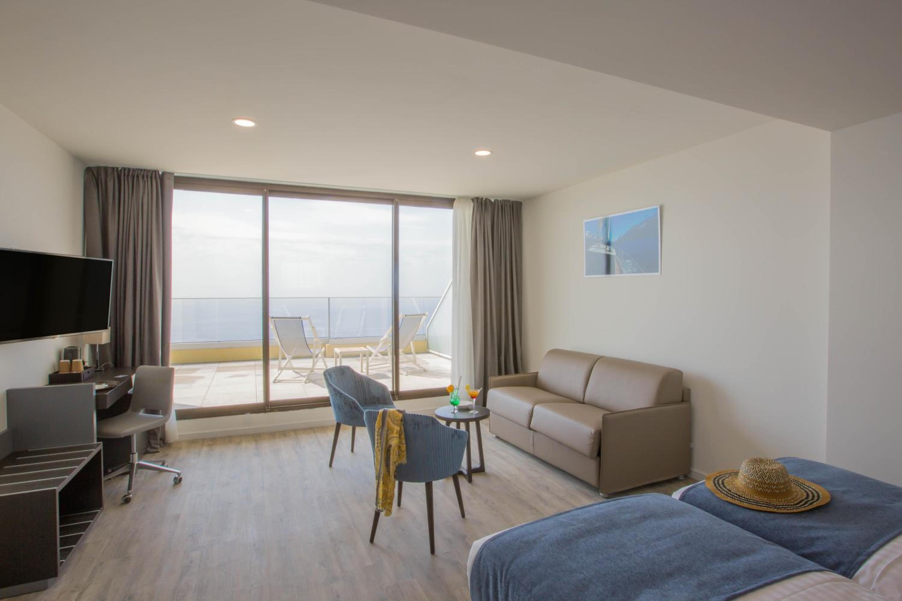 Family Room with Sea View