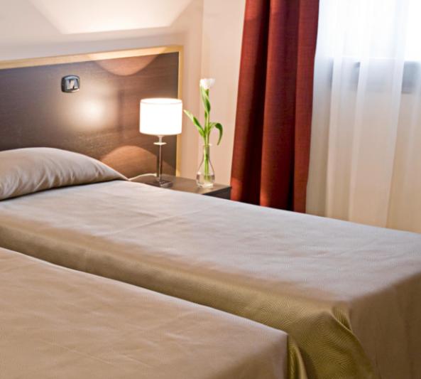 Standard Double or Twin Room - Photo 4