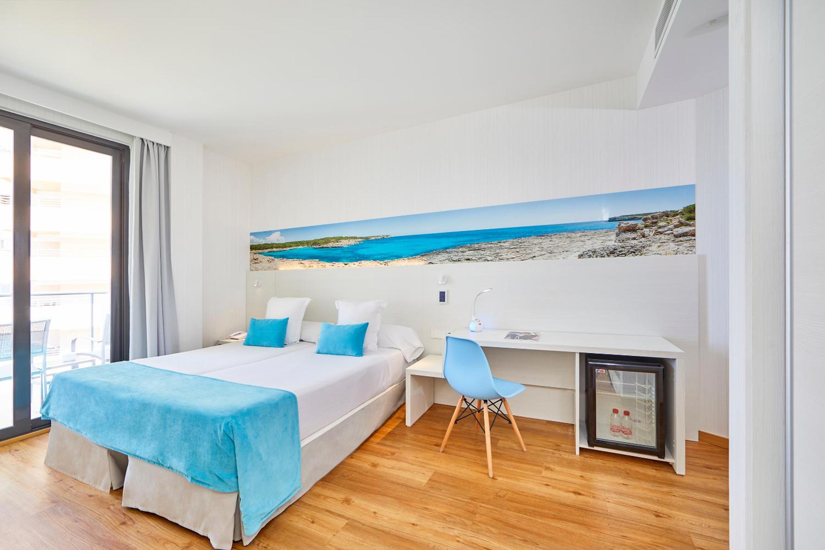 Superior Double or Twin Room with Lateral Sea View with Solarium