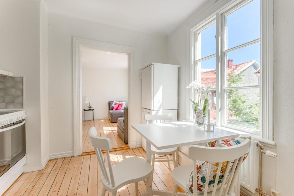 Apartment with Garden View - Photo 7