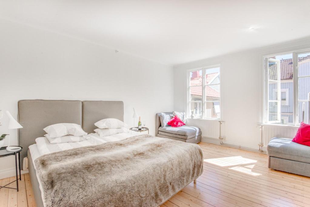 Apartment with Garden View - Photo 6