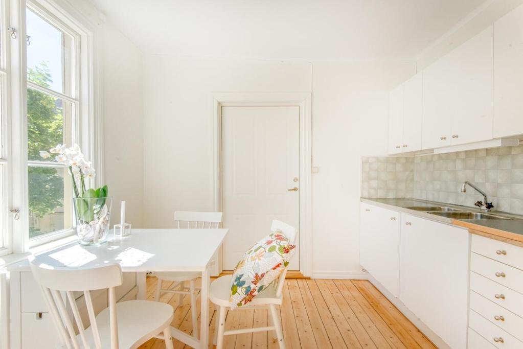 Apartment with Garden View - Photo 4