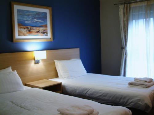 Standard Twin Room - Photo 2