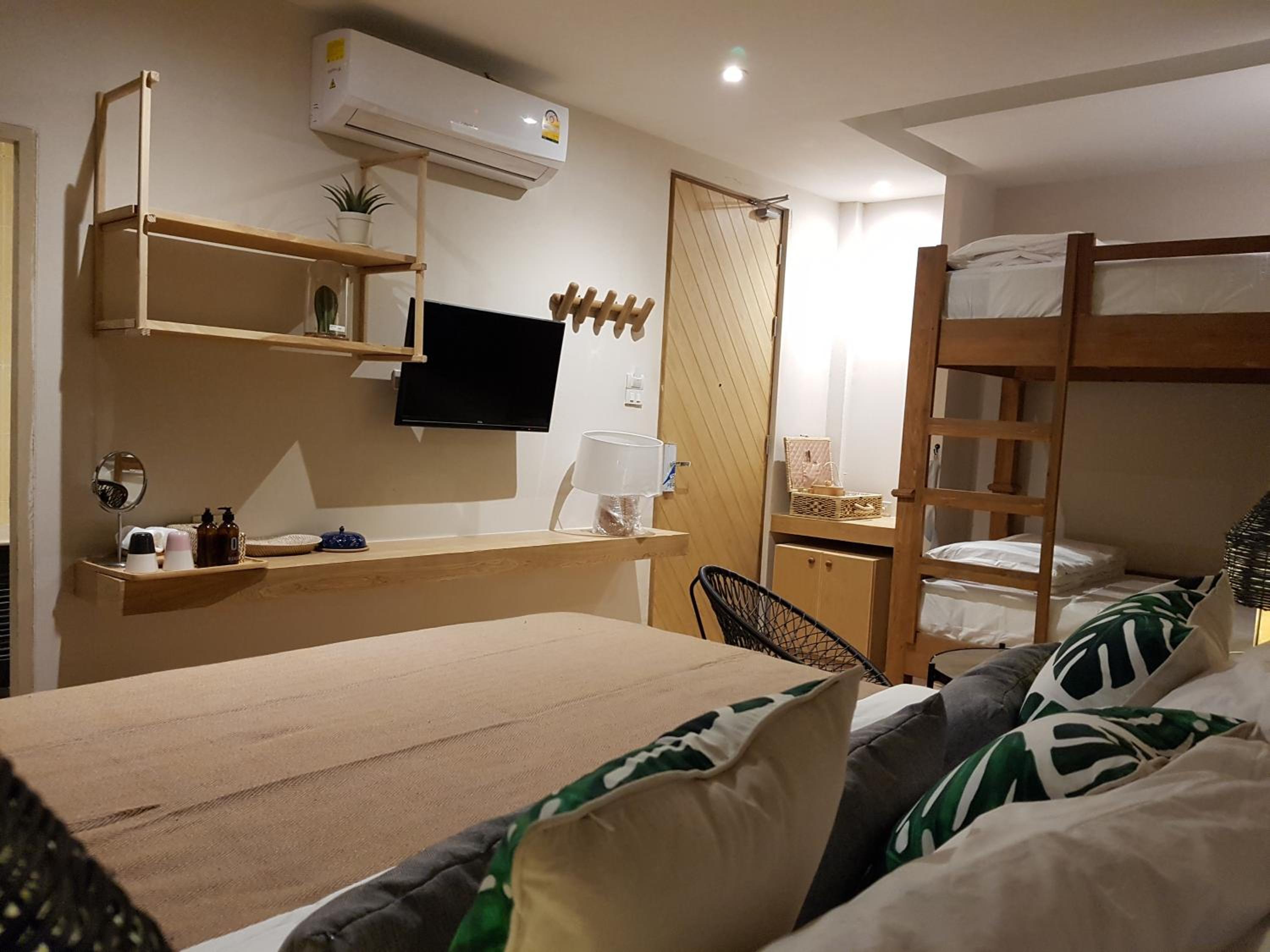Standard Family Room - Photo 8