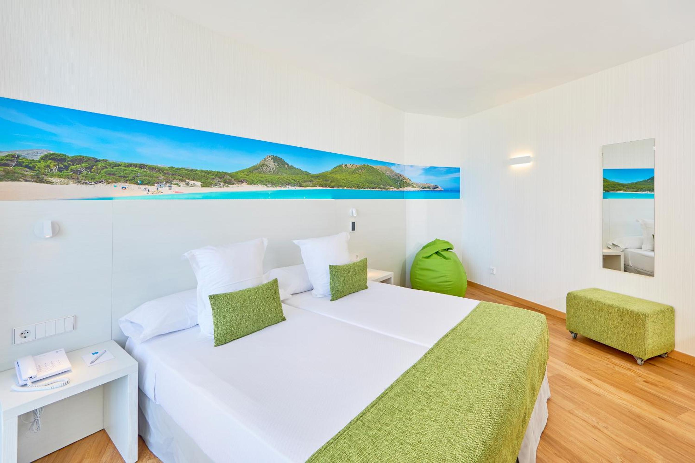 Superior Double or Twin Room with Lateral Sea View